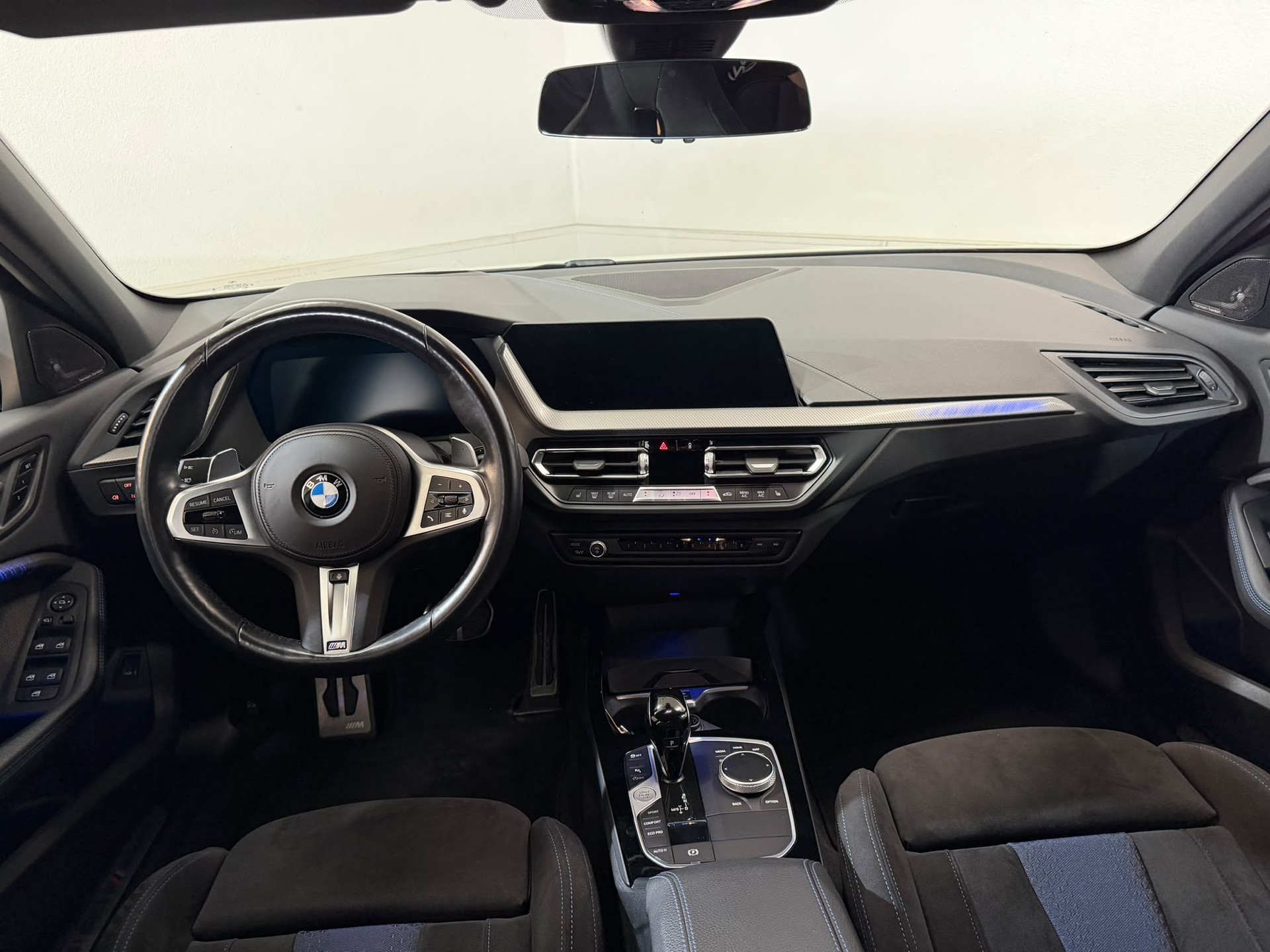 BMW M135i xDrive Steptronic-image-9