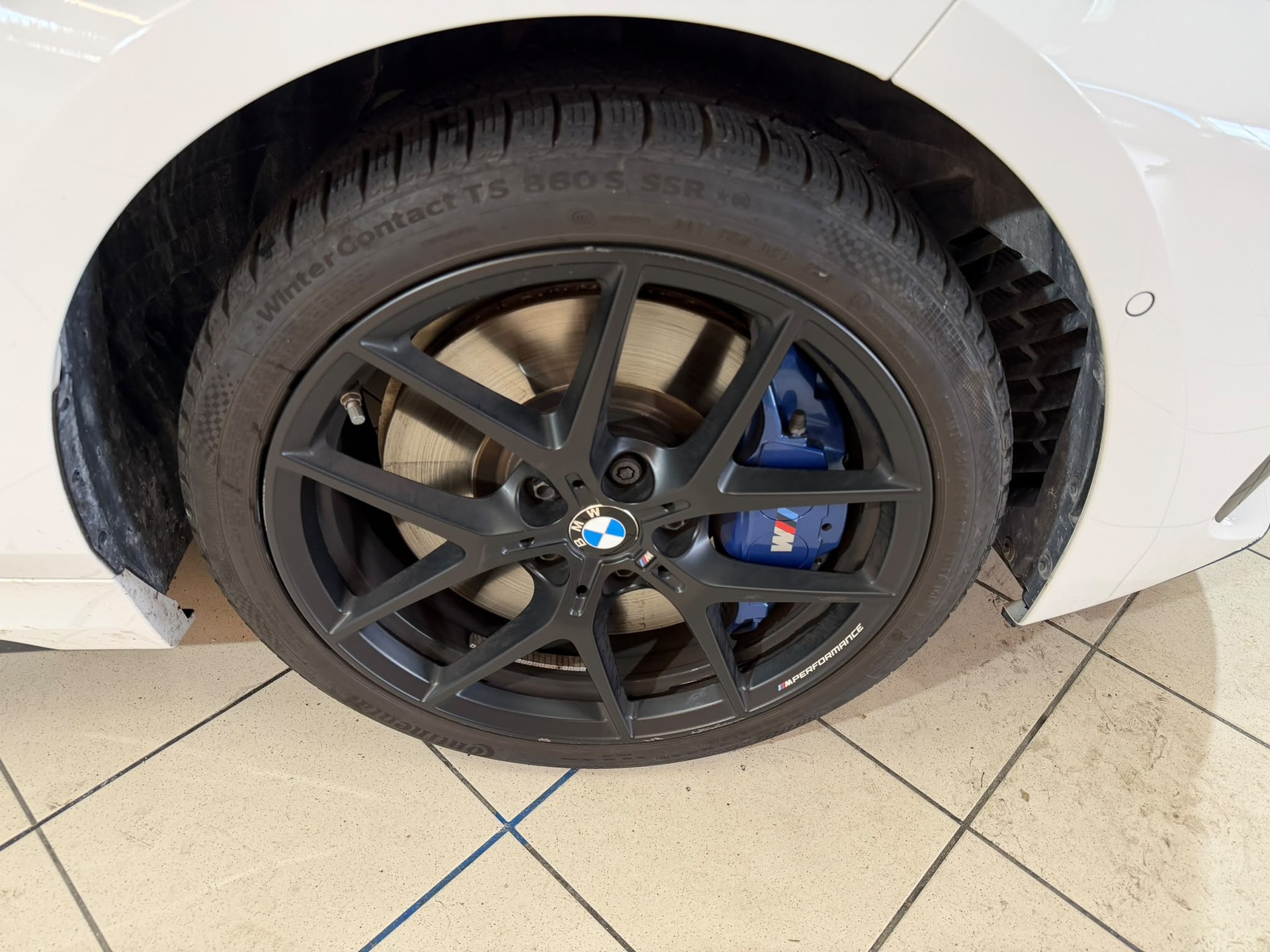 BMW M135i xDrive Steptronic-image-4