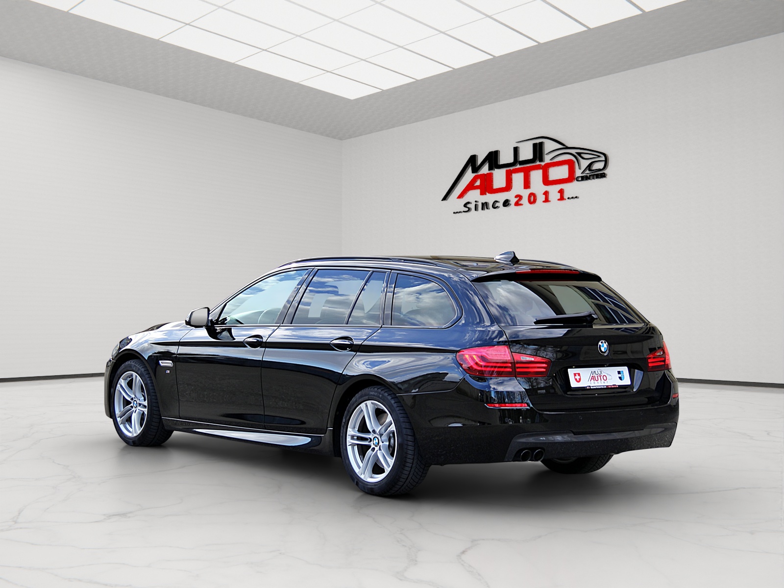BMW 530d Touring xDrive Platinum Sport Edition-showroom-element-2