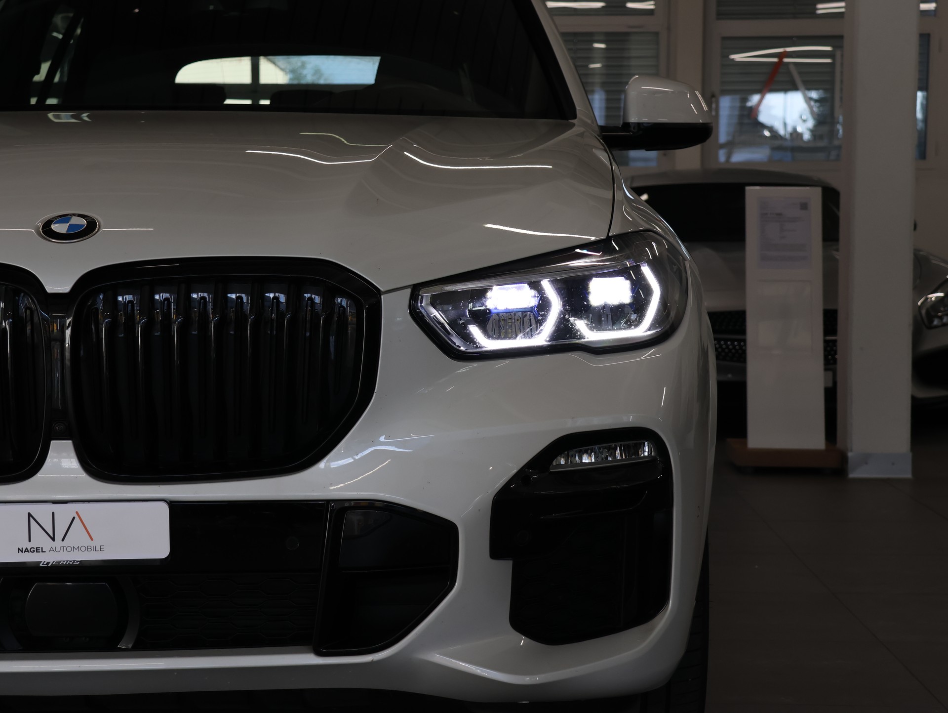 BMW X5 xDrive45e M Sport Steptronic *MASSAGESITZE*-showroom-element-3