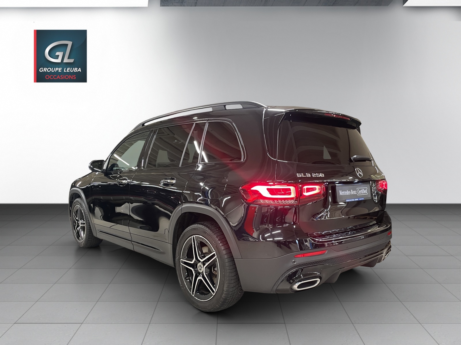 MERCEDES-BENZ GLB 250 4Matic 8G-Tronic-showroom-element-3