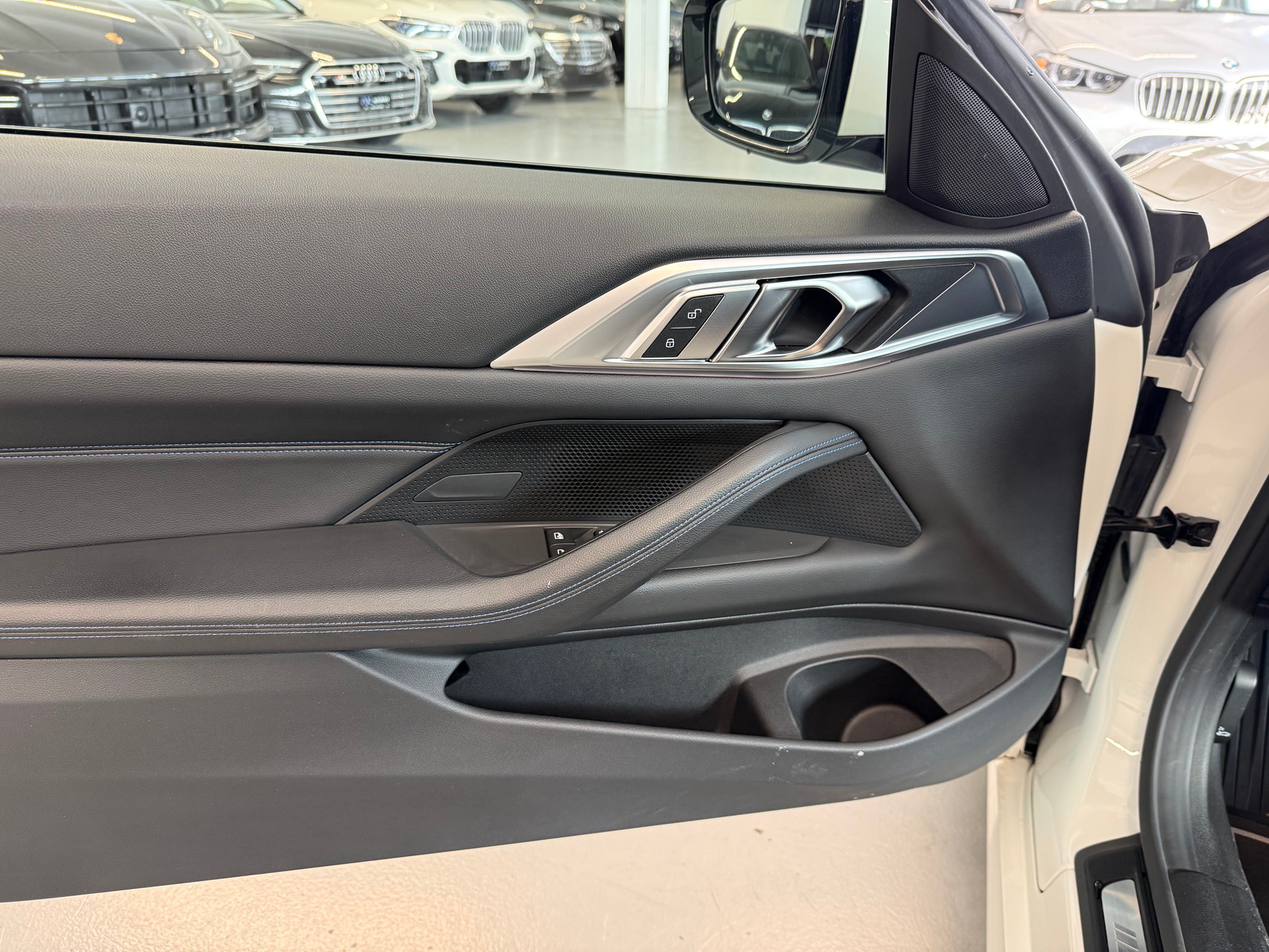 BMW 420i xDrive Coupé M Sport Steptronic-image-12