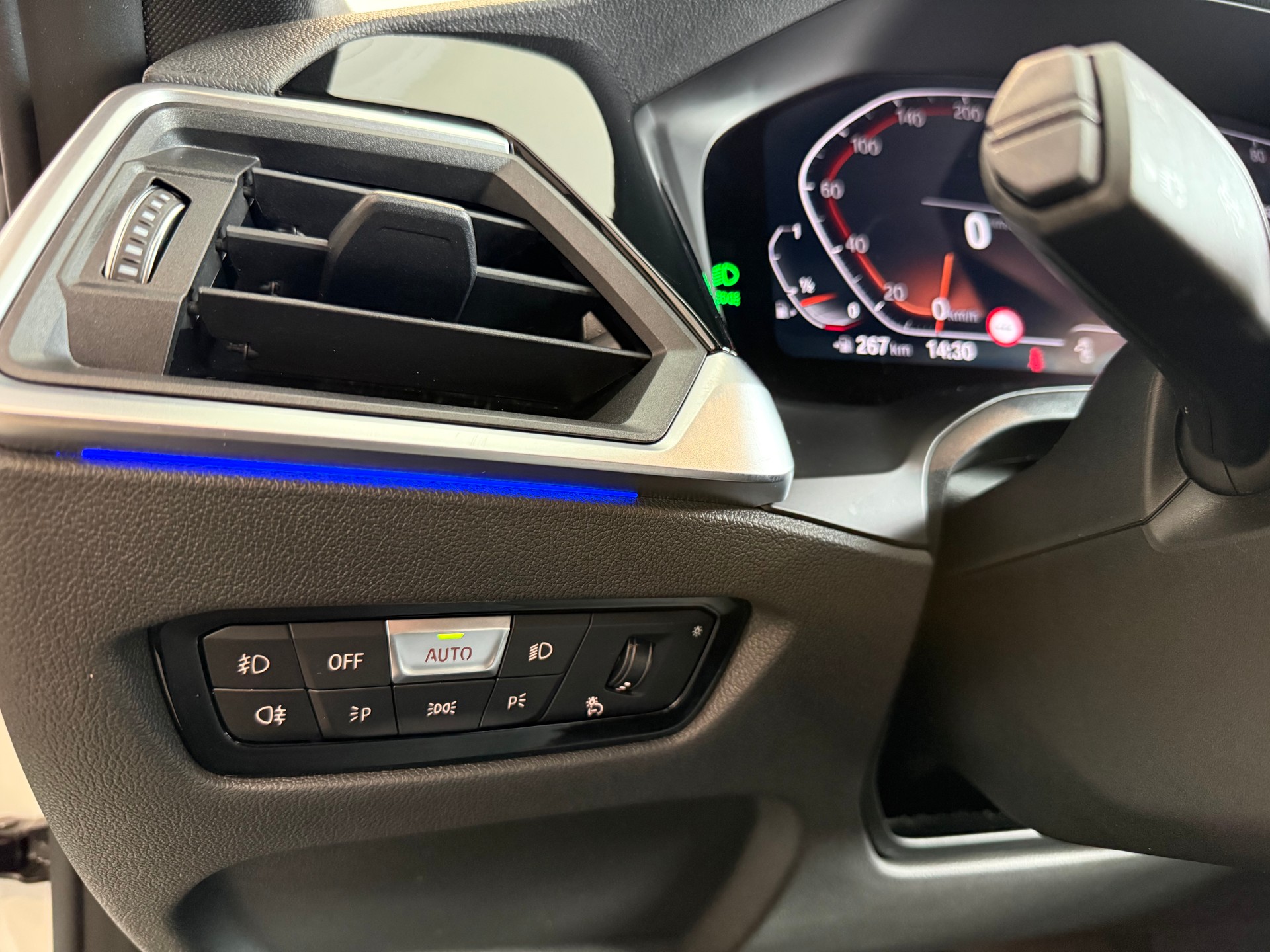 BMW 420i xDrive Coupé M Sport Steptronic-image-11