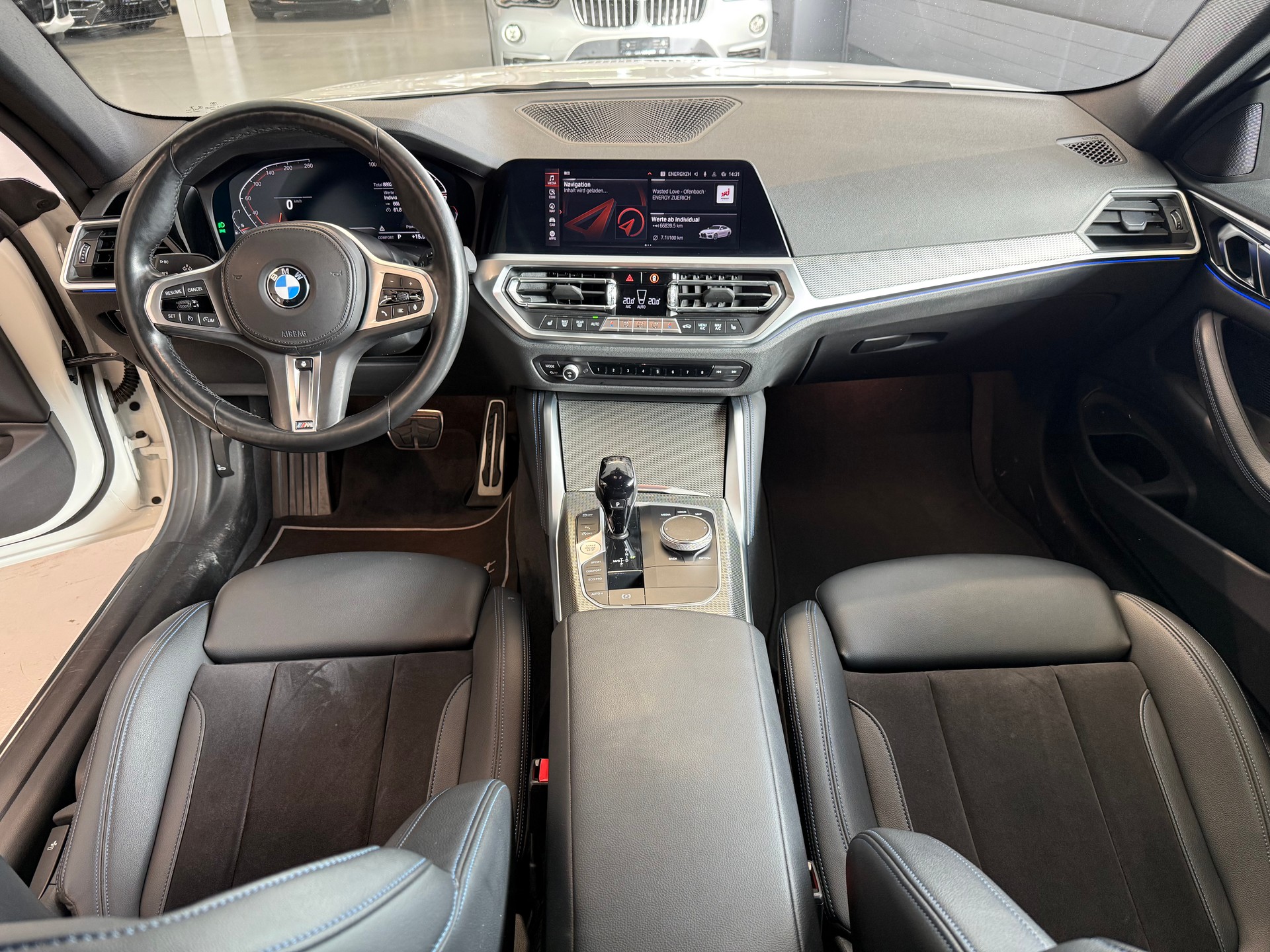 BMW 420i xDrive Coupé M Sport Steptronic-image-16