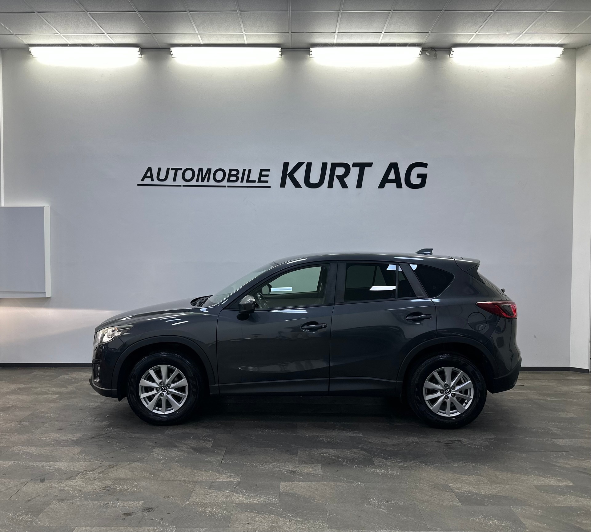 MAZDA CX-5 2.2 D Revolution AWD-showroom-element-2