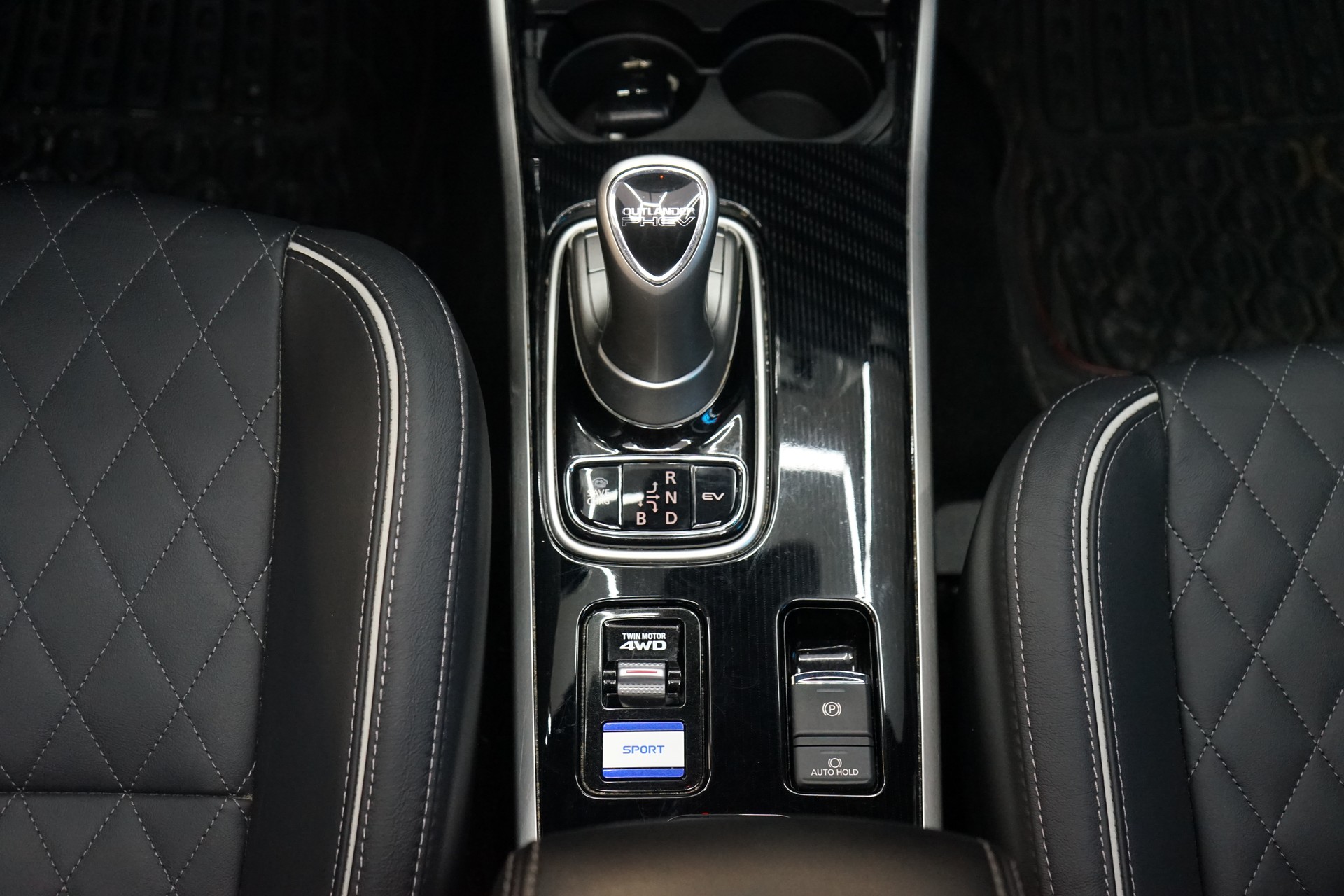 MITSUBISHI Outlander 2.4 PHEV Style 4WD Automatic-image-11