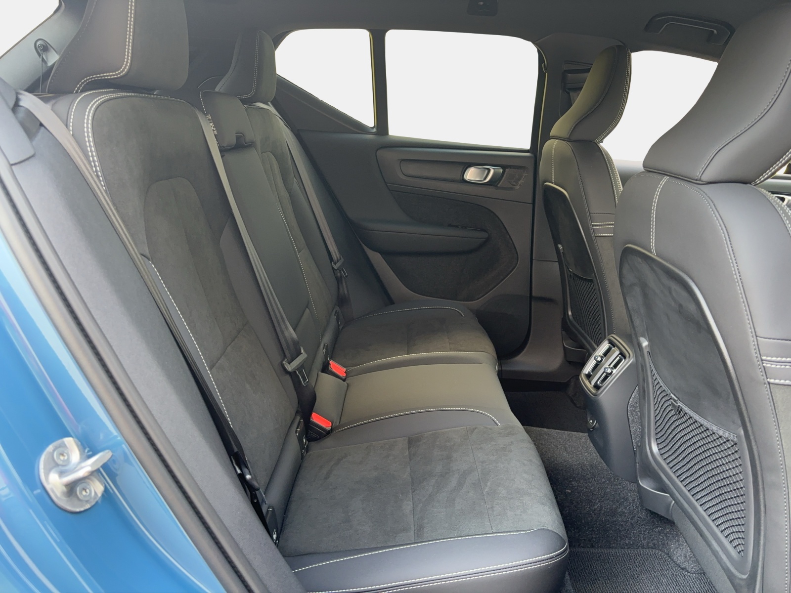 VOLVO XC40 Recharge E80 82kWh Plus RWD-image-7