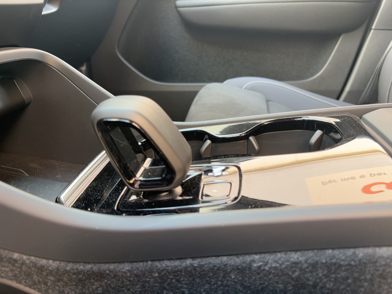 VOLVO XC40 Recharge E80 82kWh Plus RWD-image-14