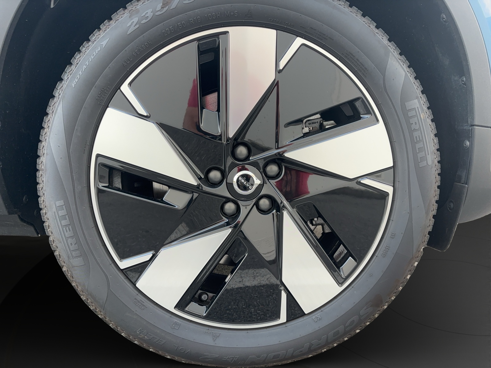 VOLVO XC40 Recharge E80 82kWh Plus RWD-image-19