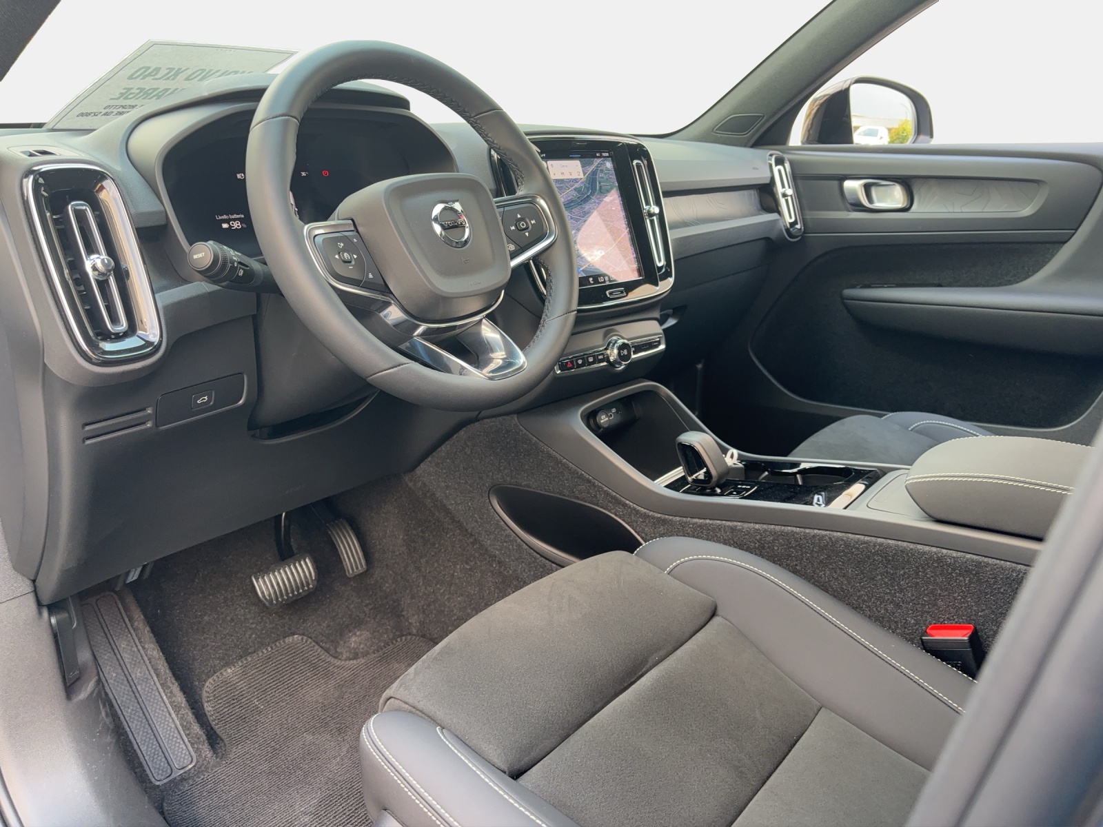 VOLVO XC40 Recharge E80 82kWh Plus RWD-image-6