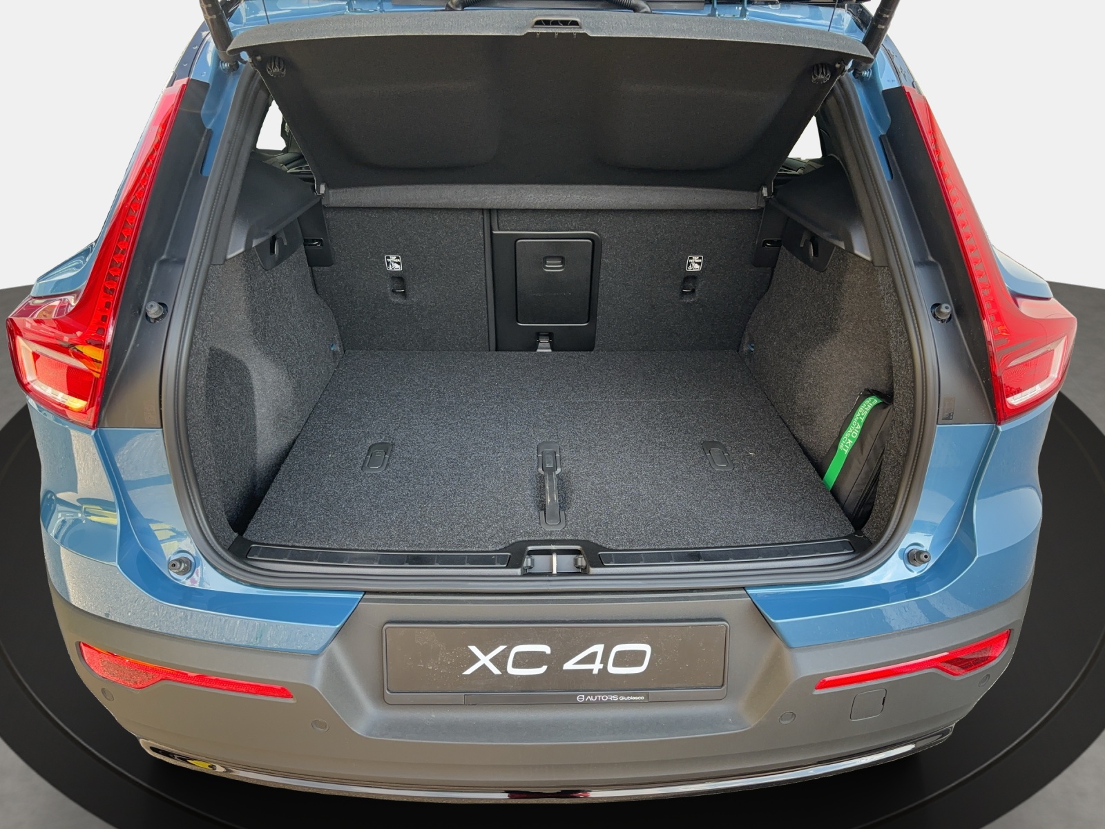 VOLVO XC40 Recharge E80 82kWh Plus RWD-image-5