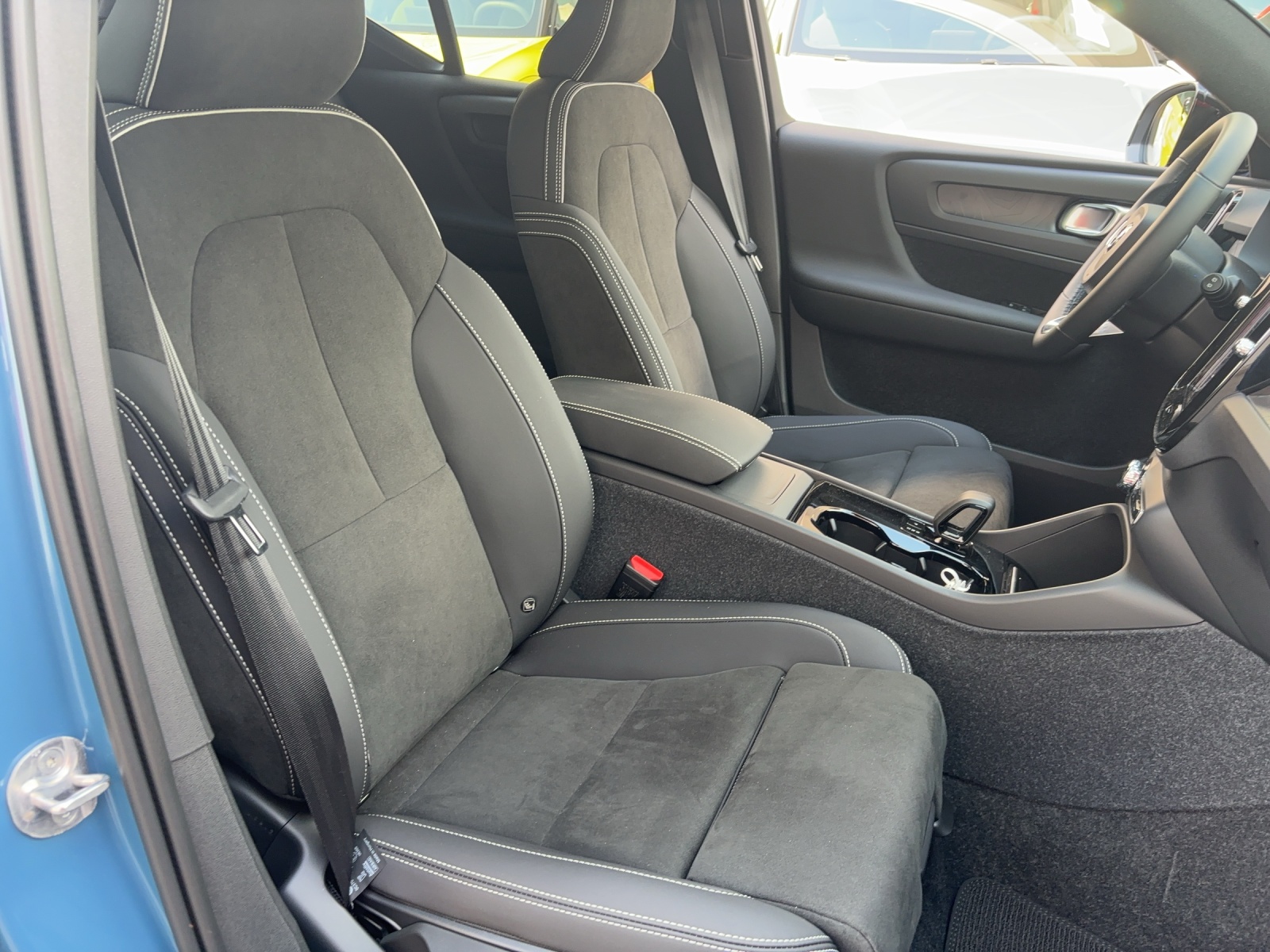 VOLVO XC40 Recharge E80 82kWh Plus RWD-image-12