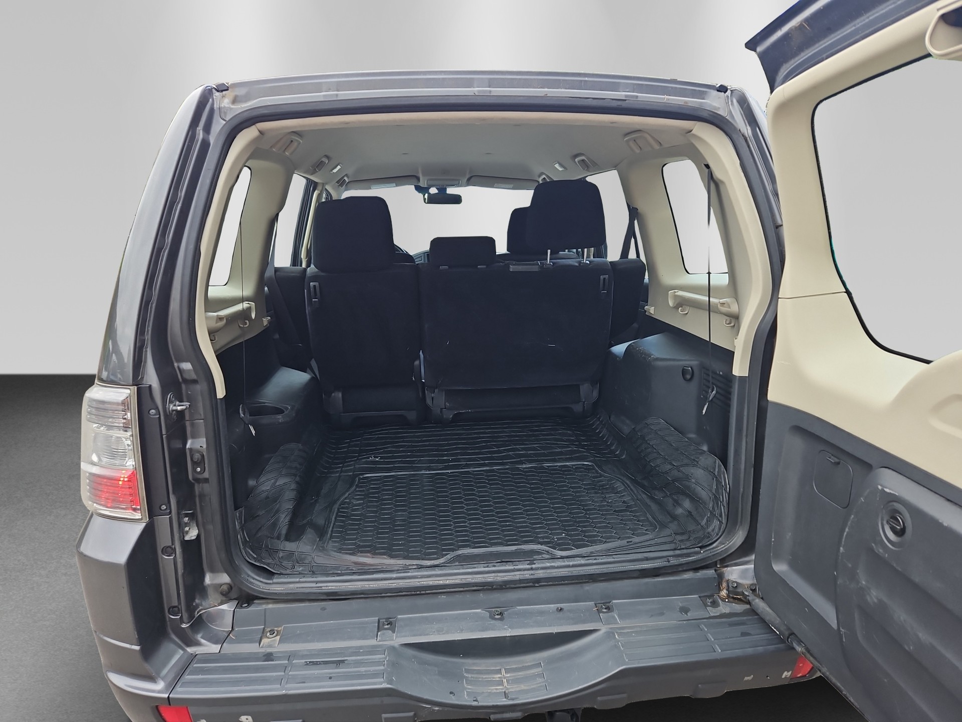 MITSUBISHI Pajero 3.2 DI-D Professional Plus Automatic-image-11