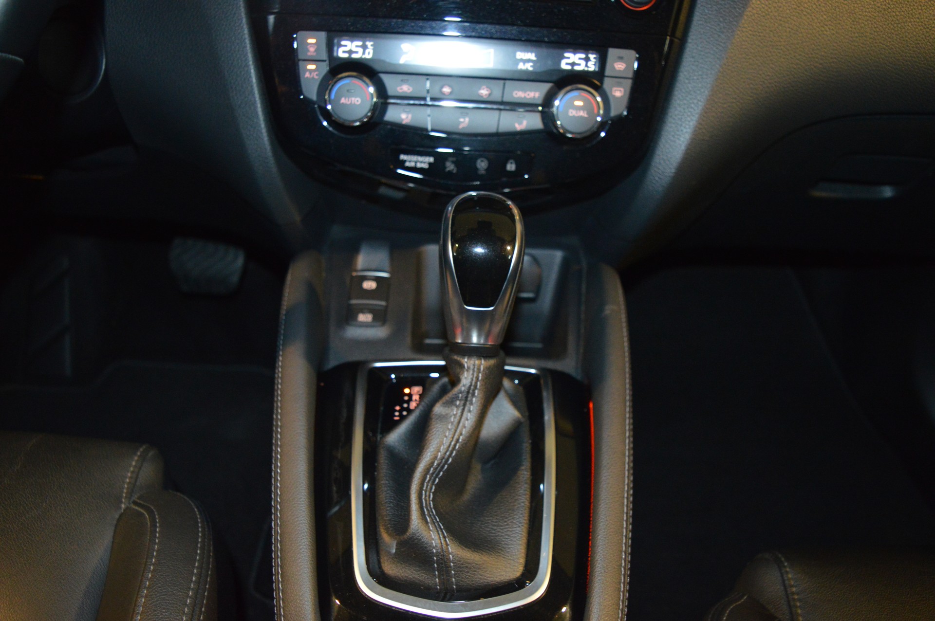 NISSAN Qashqai 1.7 dCi Tekna 4x4 Xtronic ALL-MODE 4x4-image-19