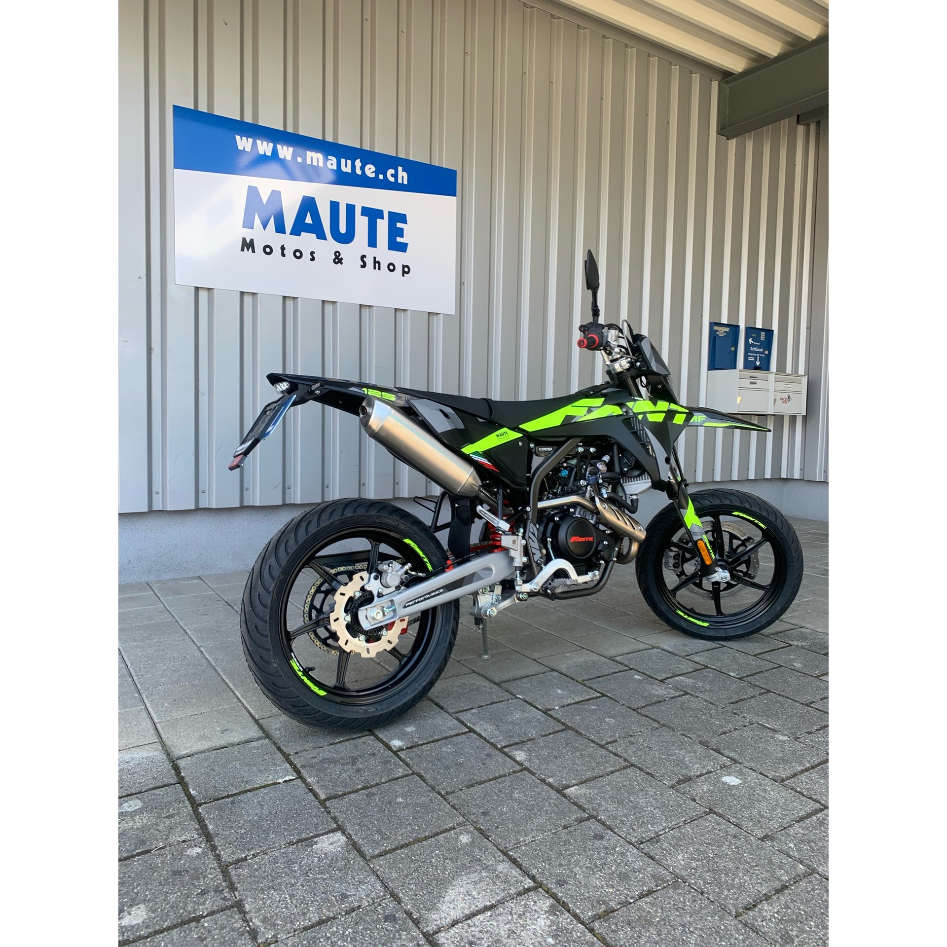 FANTIC XMF 125 Motard Performance-image-3