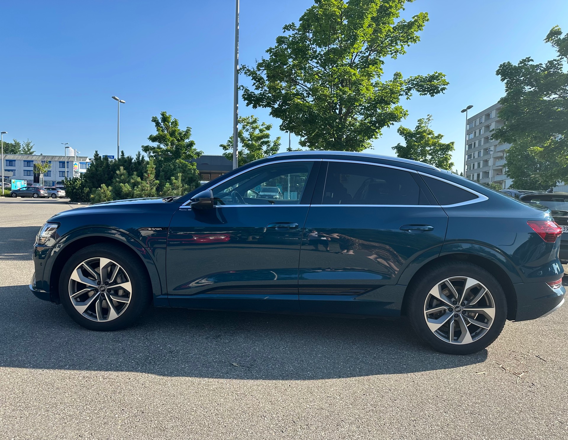 AUDI e-tron 50 Sportback quattro-image-4