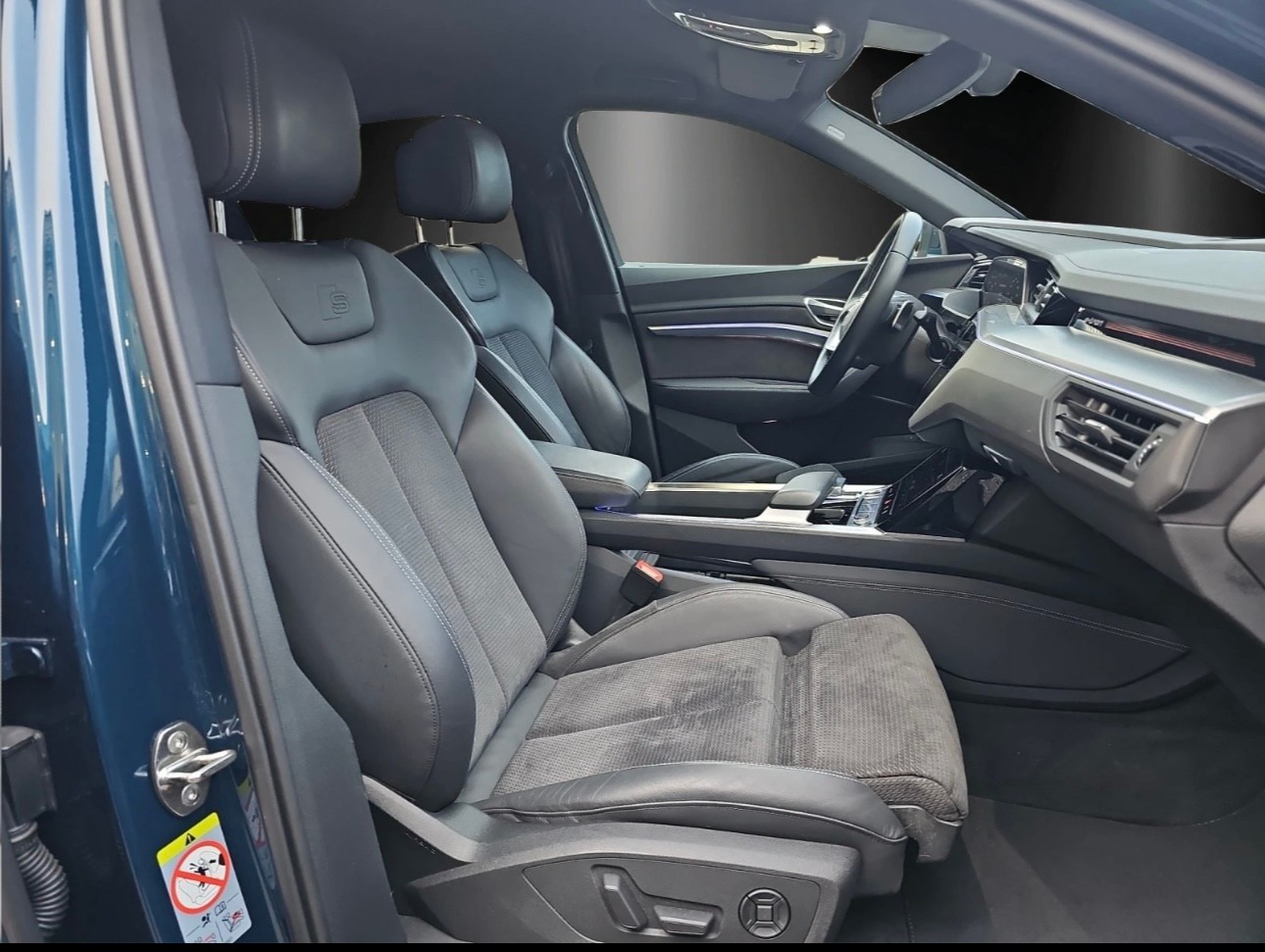 AUDI e-tron 50 Sportback quattro-image-9