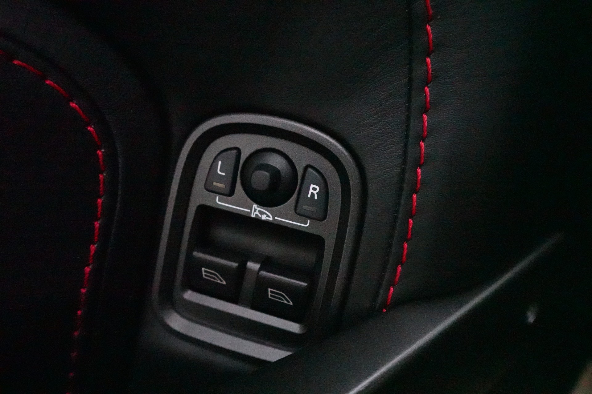 ASTON MARTIN V8 Vantage 4.3 Sportshift-image-8