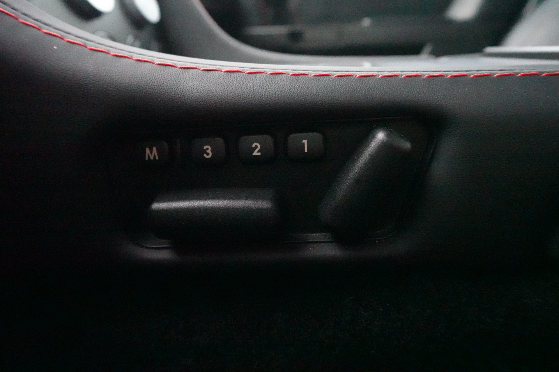 ASTON MARTIN V8 Vantage 4.3 Sportshift-image-9