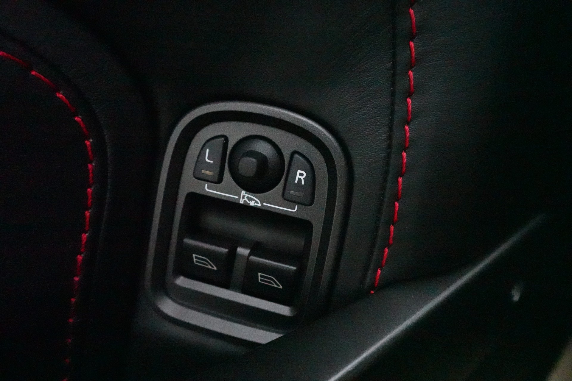 ASTON MARTIN V8 Vantage 4.3 Sportshift-image-7