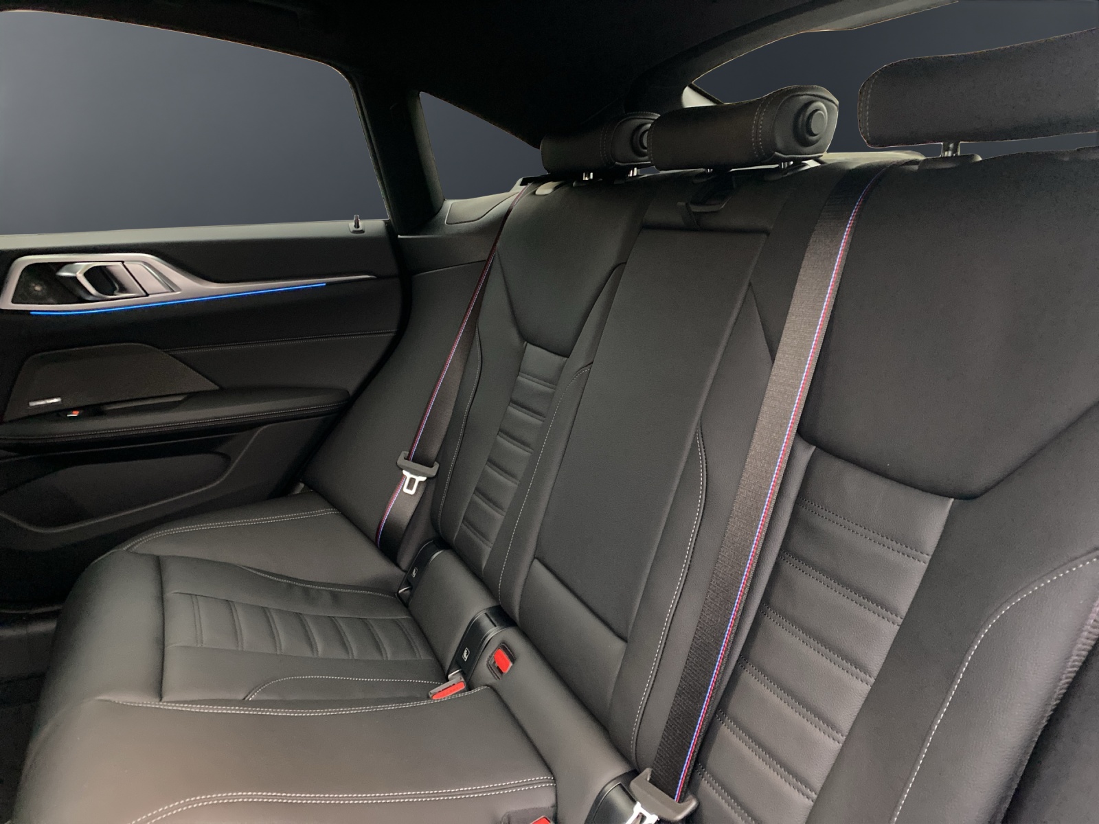 BMW i4 xDrive40-image-11