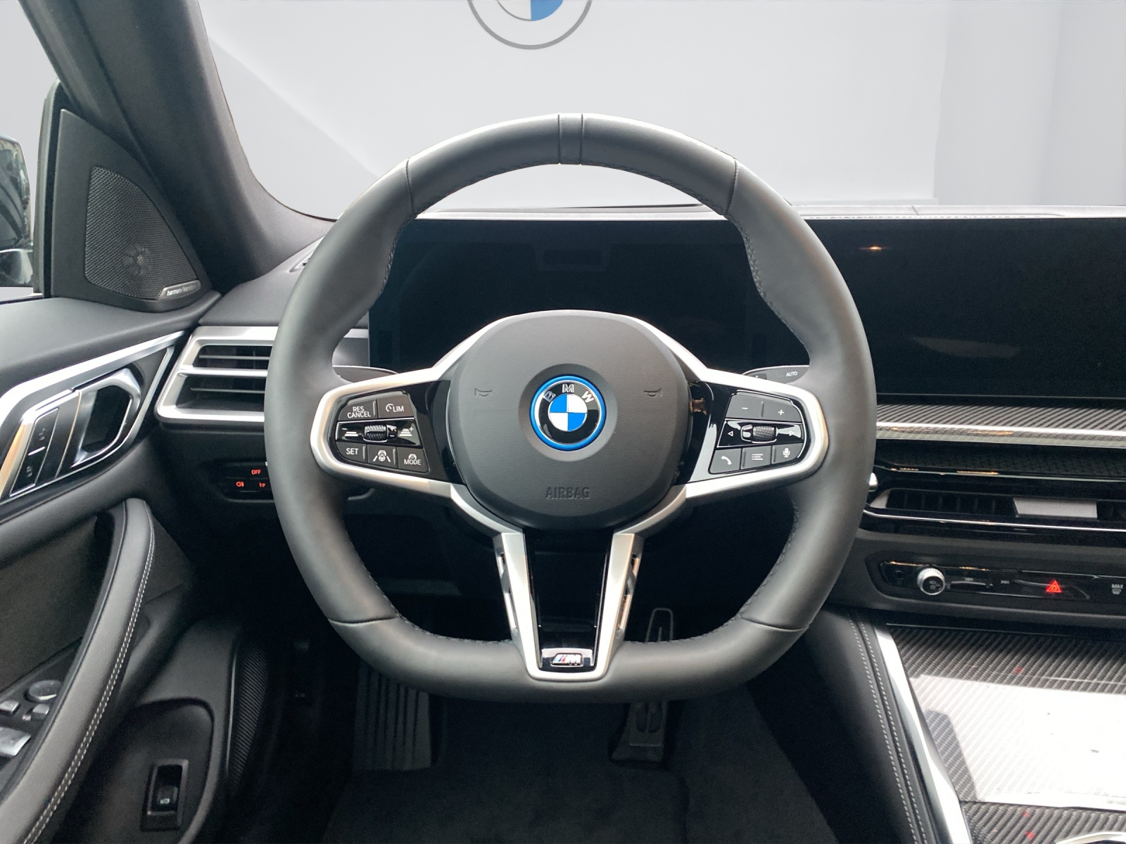 BMW i4 xDrive40-image-16