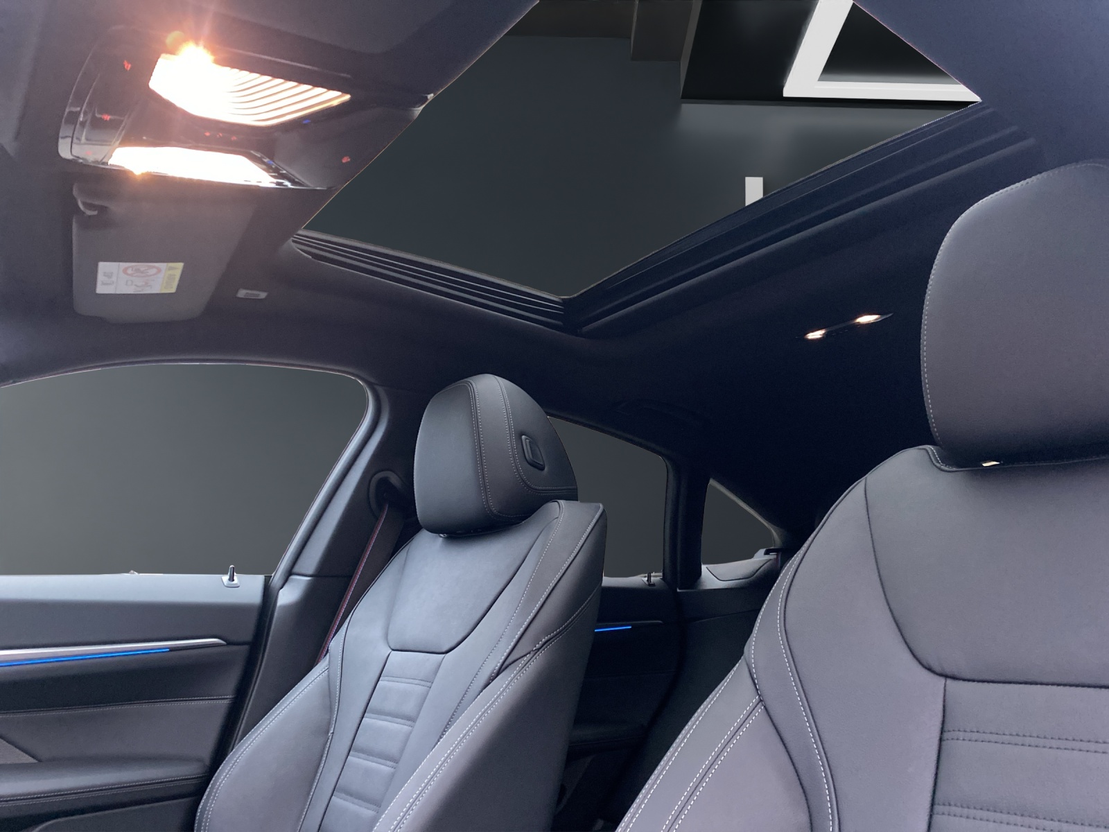 BMW i4 xDrive40-image-9