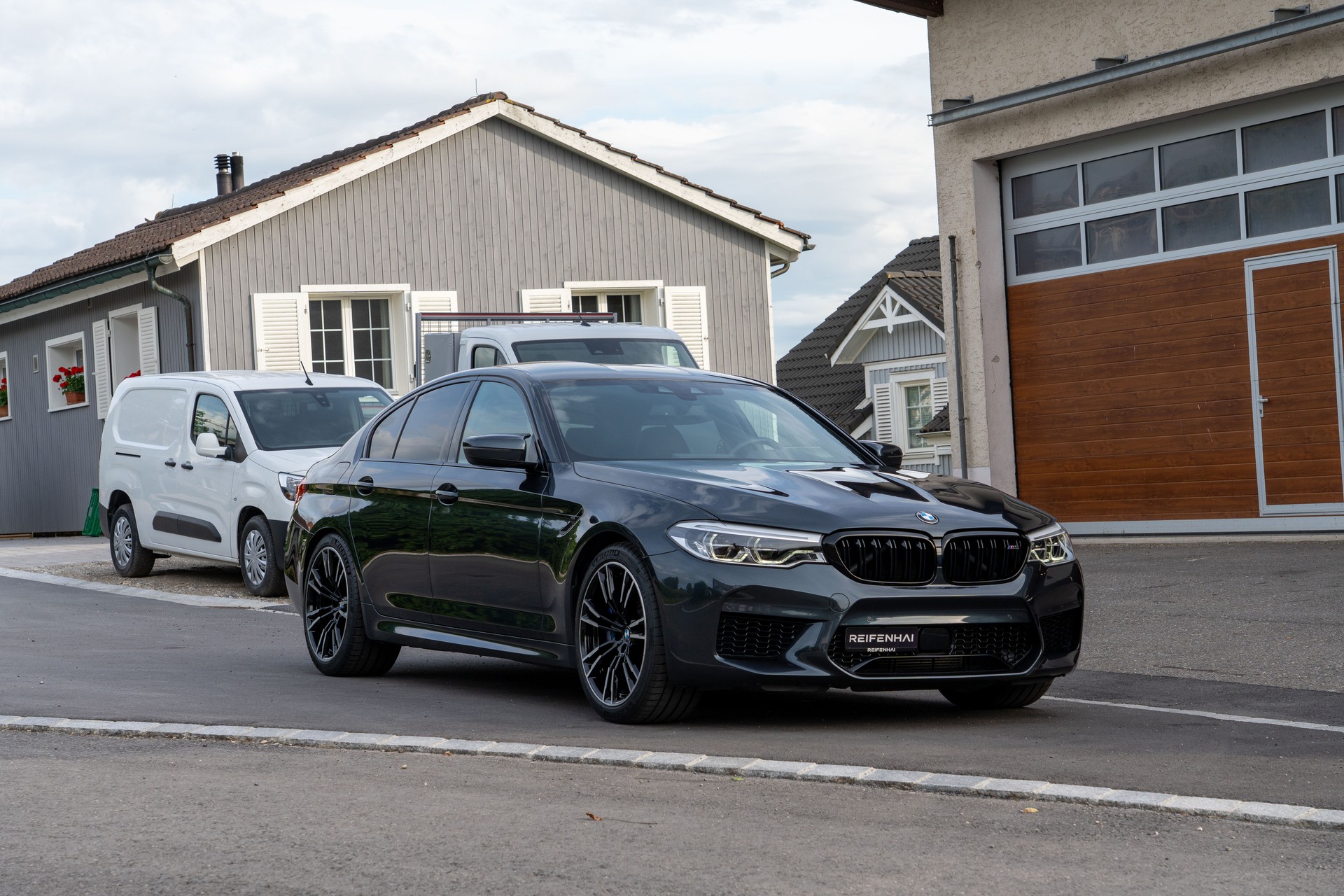 BMW M5 xDrive Drivelogic-showroom-element-1