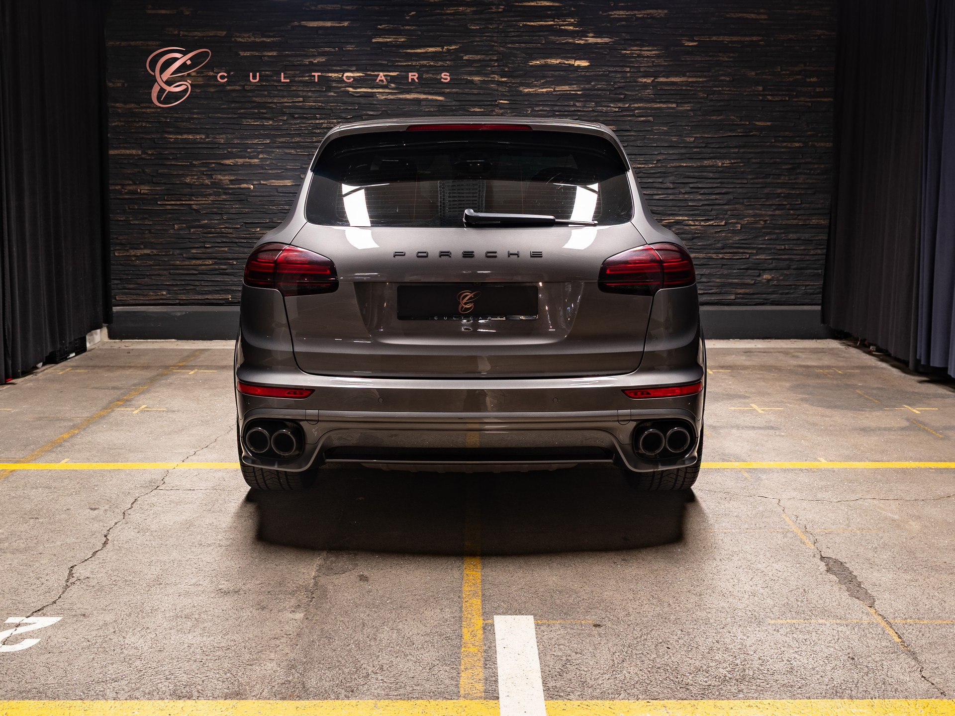 PORSCHE Cayenne S Diesel-showroom-element-3