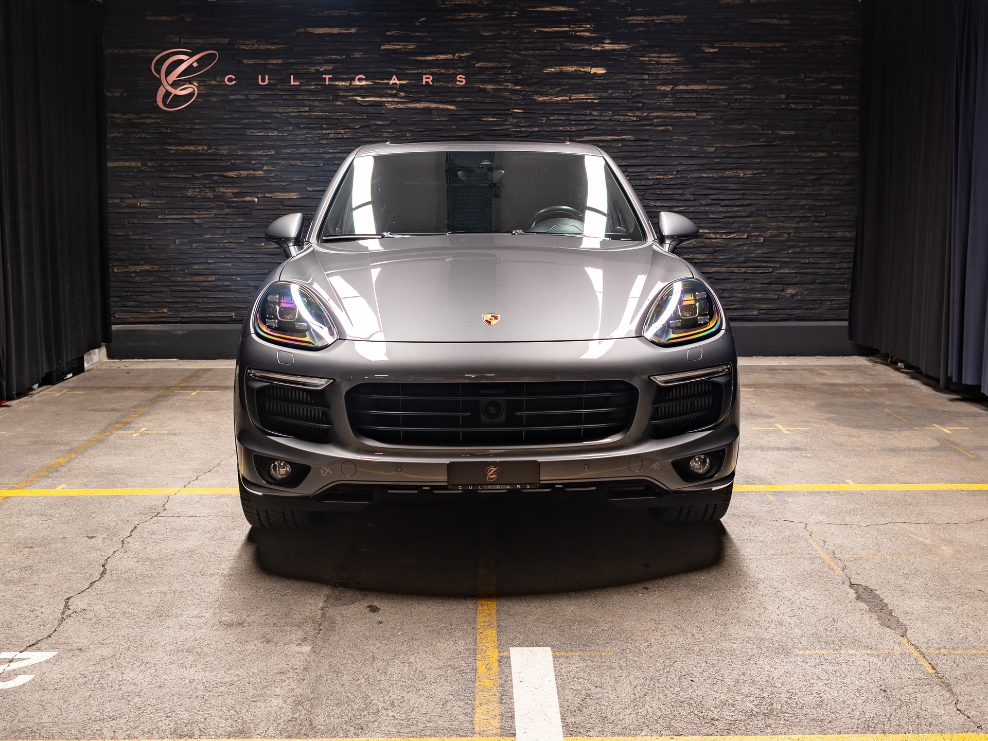PORSCHE Cayenne S Diesel-showroom-element-2