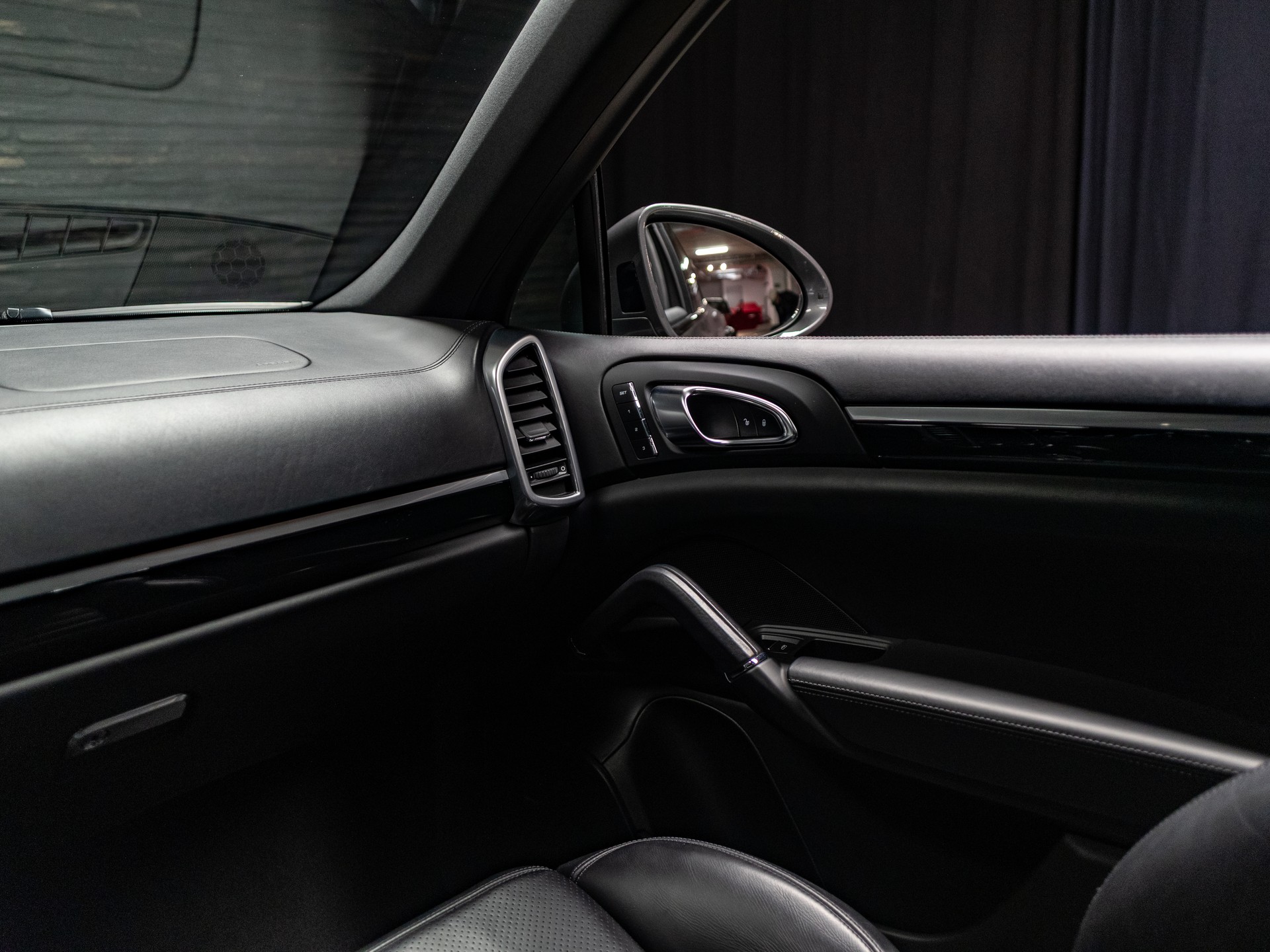 PORSCHE Cayenne S Diesel-image-28