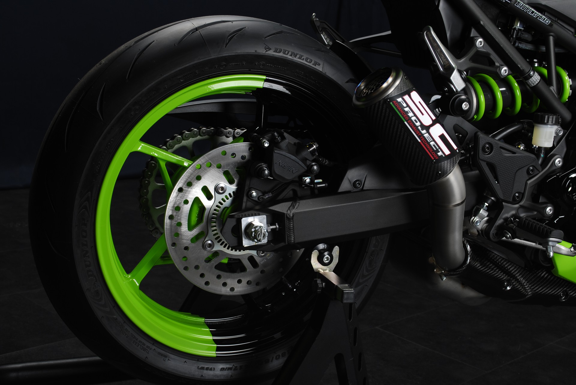 KAWASAKI Z 900 (70kW) MY26 - Sonderumbau Racing green-image-1