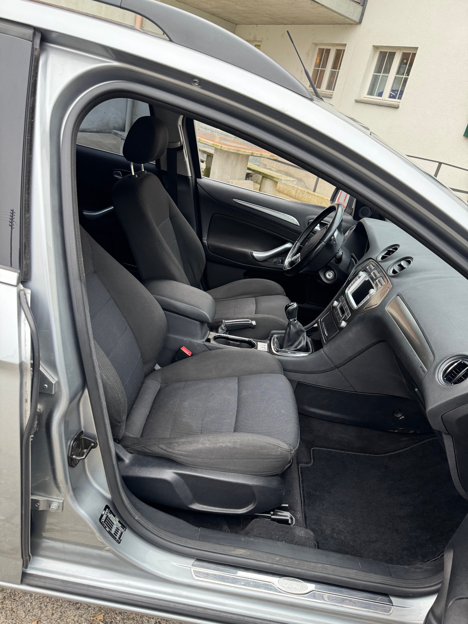 FORD Mondeo 2.0i 16V Titanium-image-7