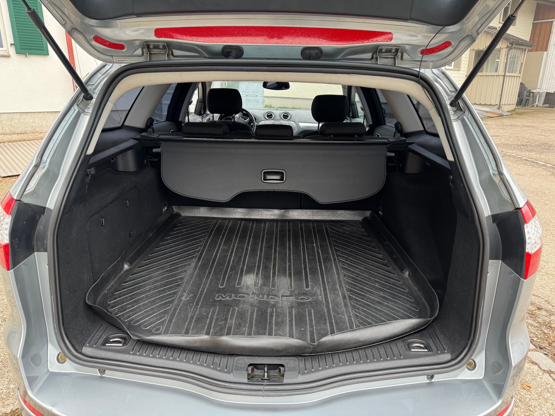 FORD Mondeo 2.0i 16V Titanium-image-8