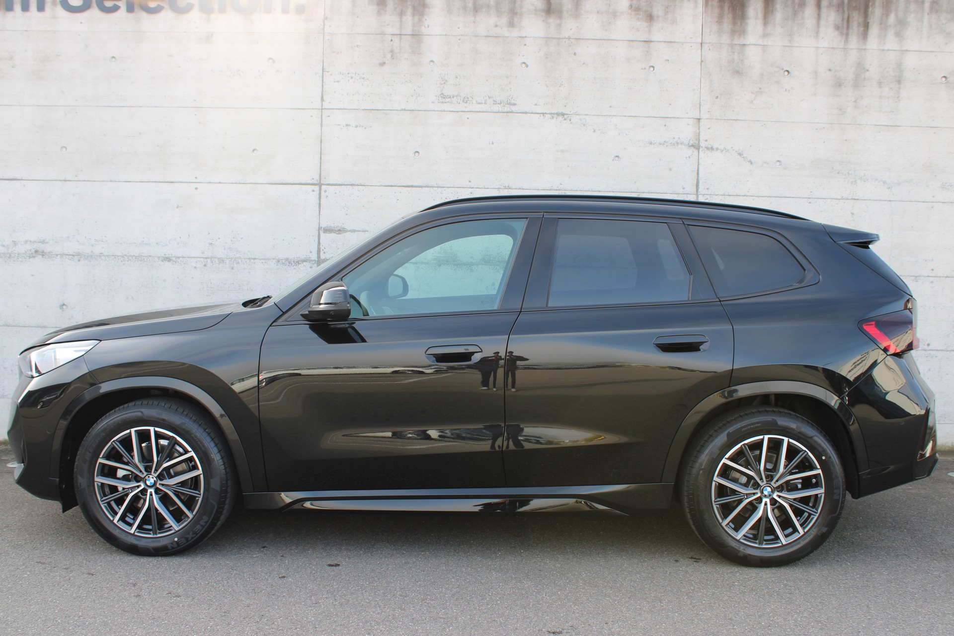 BMW X1 xDrive 20d 48V M Sport-showroom-element-2