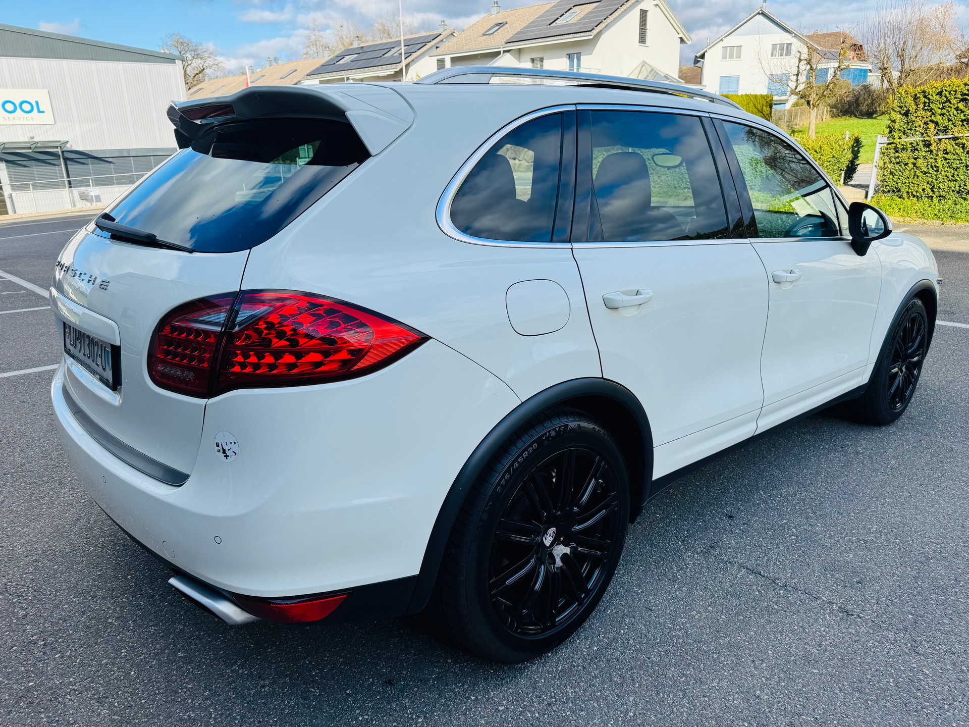 PORSCHE Cayenne S-image-12