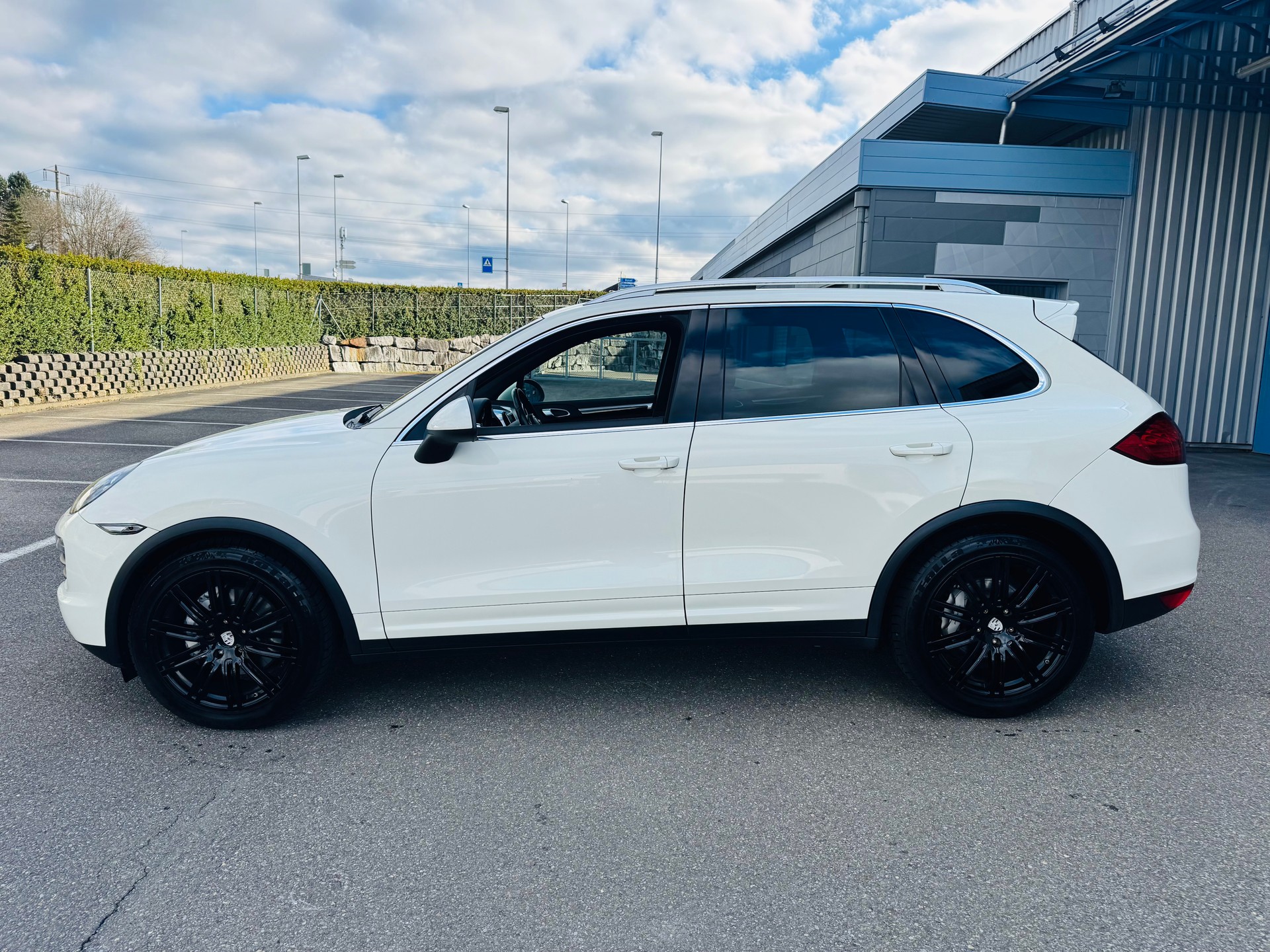 PORSCHE Cayenne S-image-1