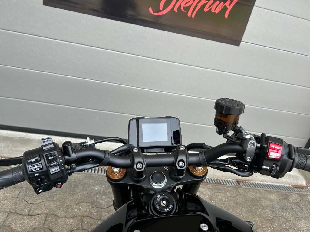 YAMAHA XSR 900-image-8
