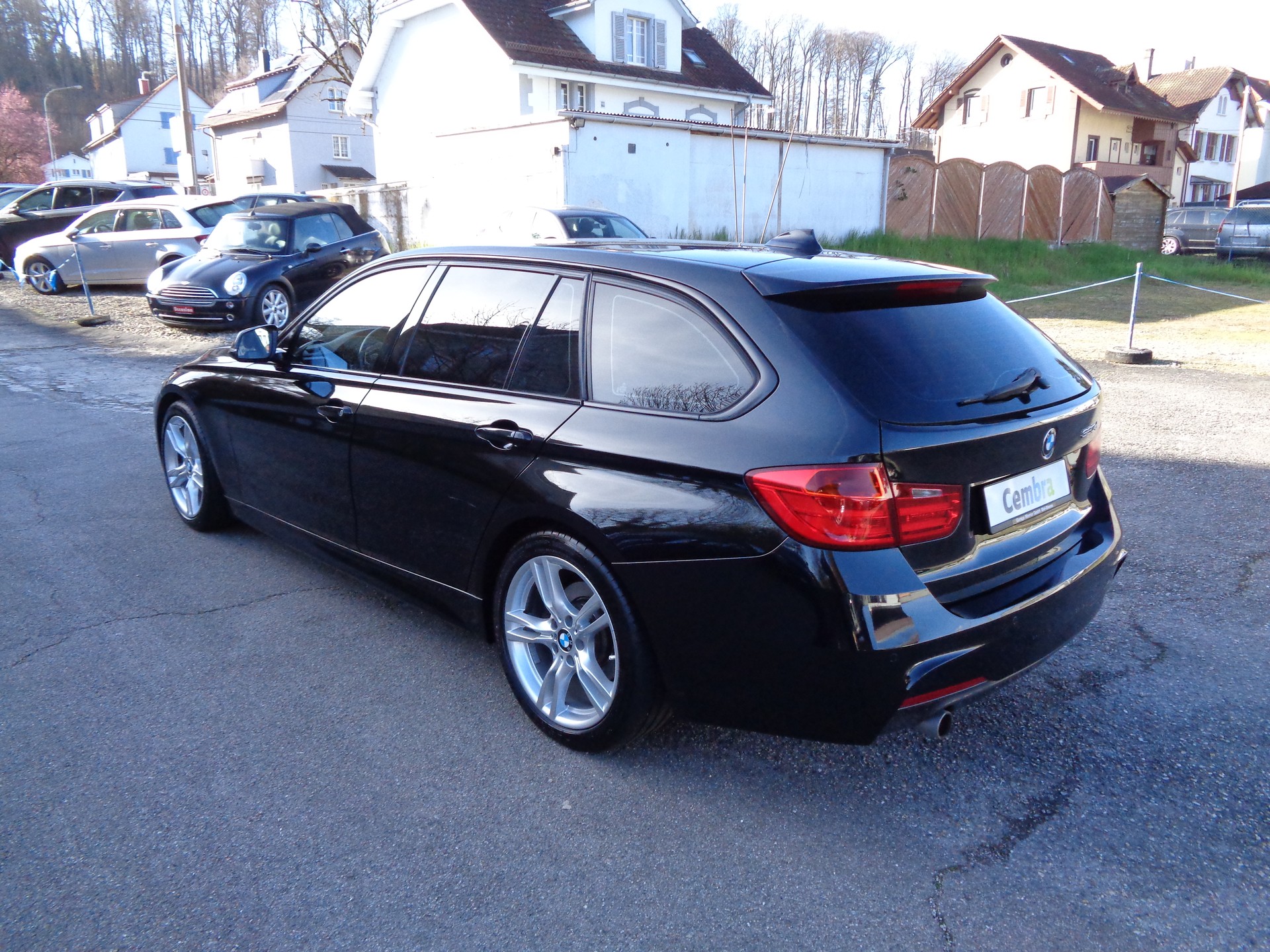 BMW 320d Touring-image-1