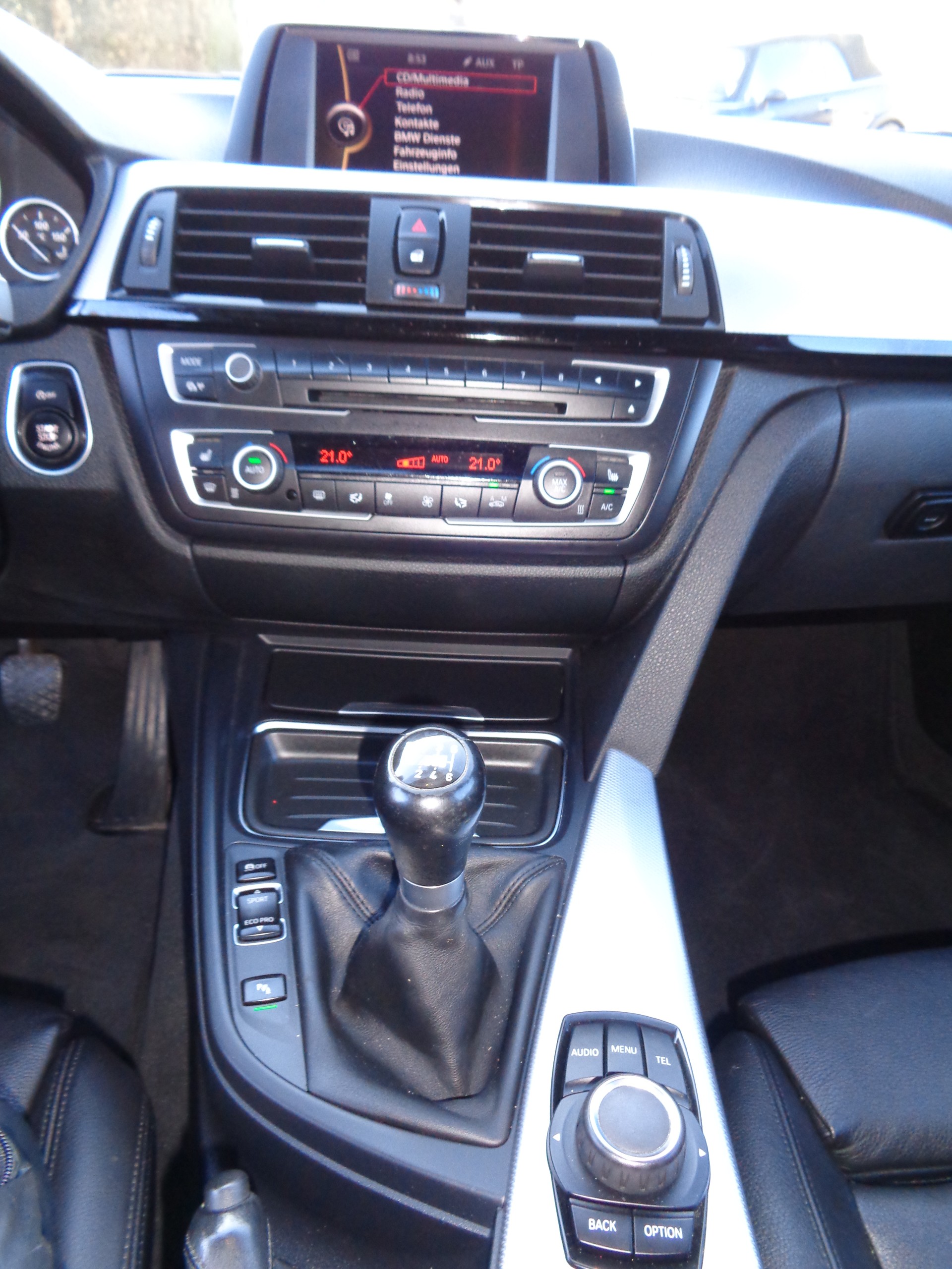 BMW 320d Touring-image-11
