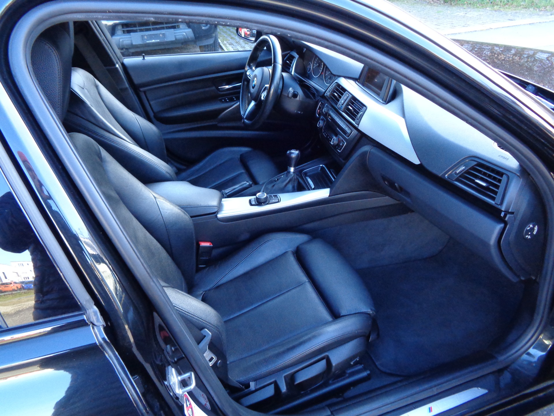 BMW 320d Touring-image-5