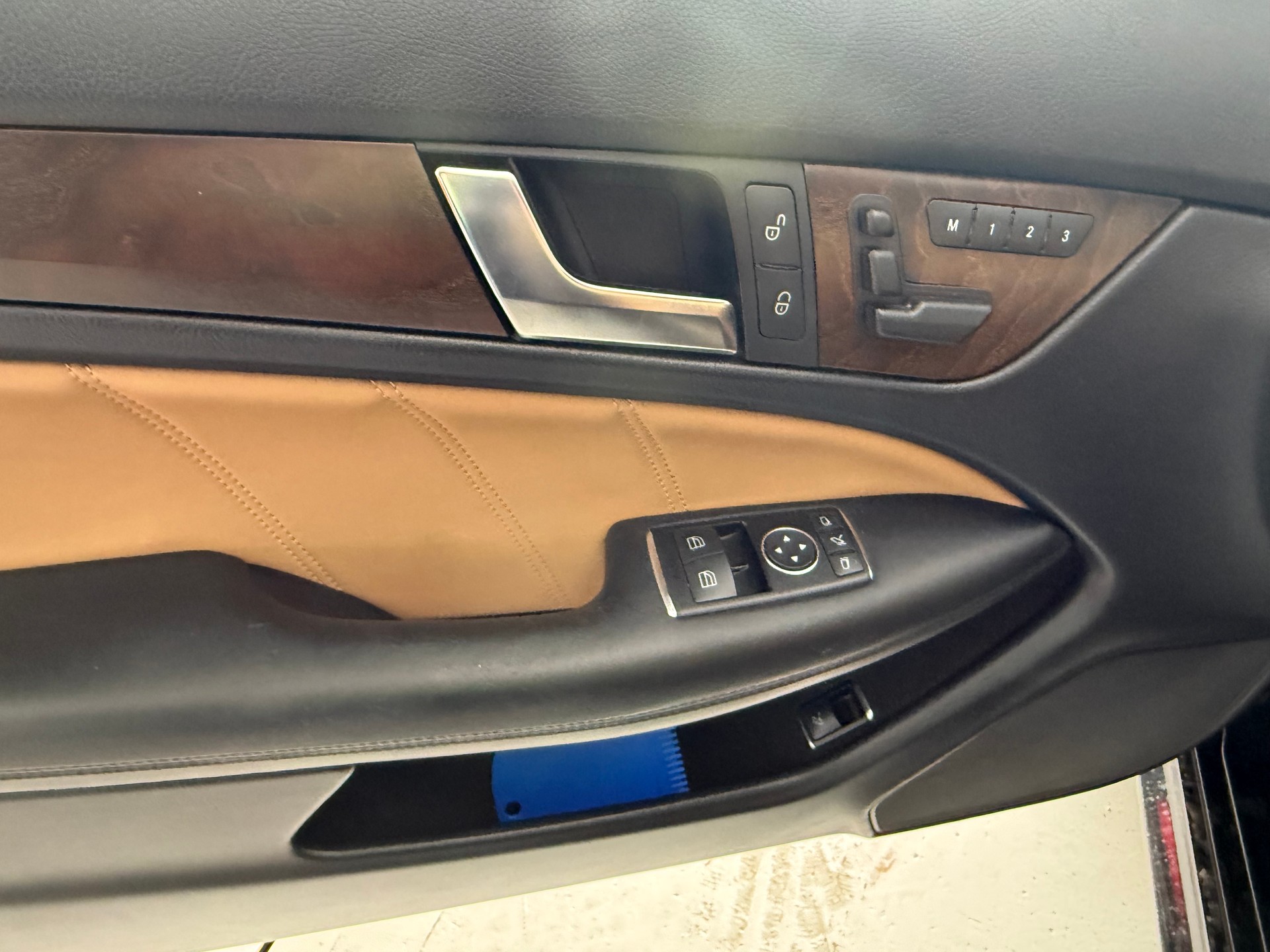 MERCEDES-BENZ C 63 AMG-image-4