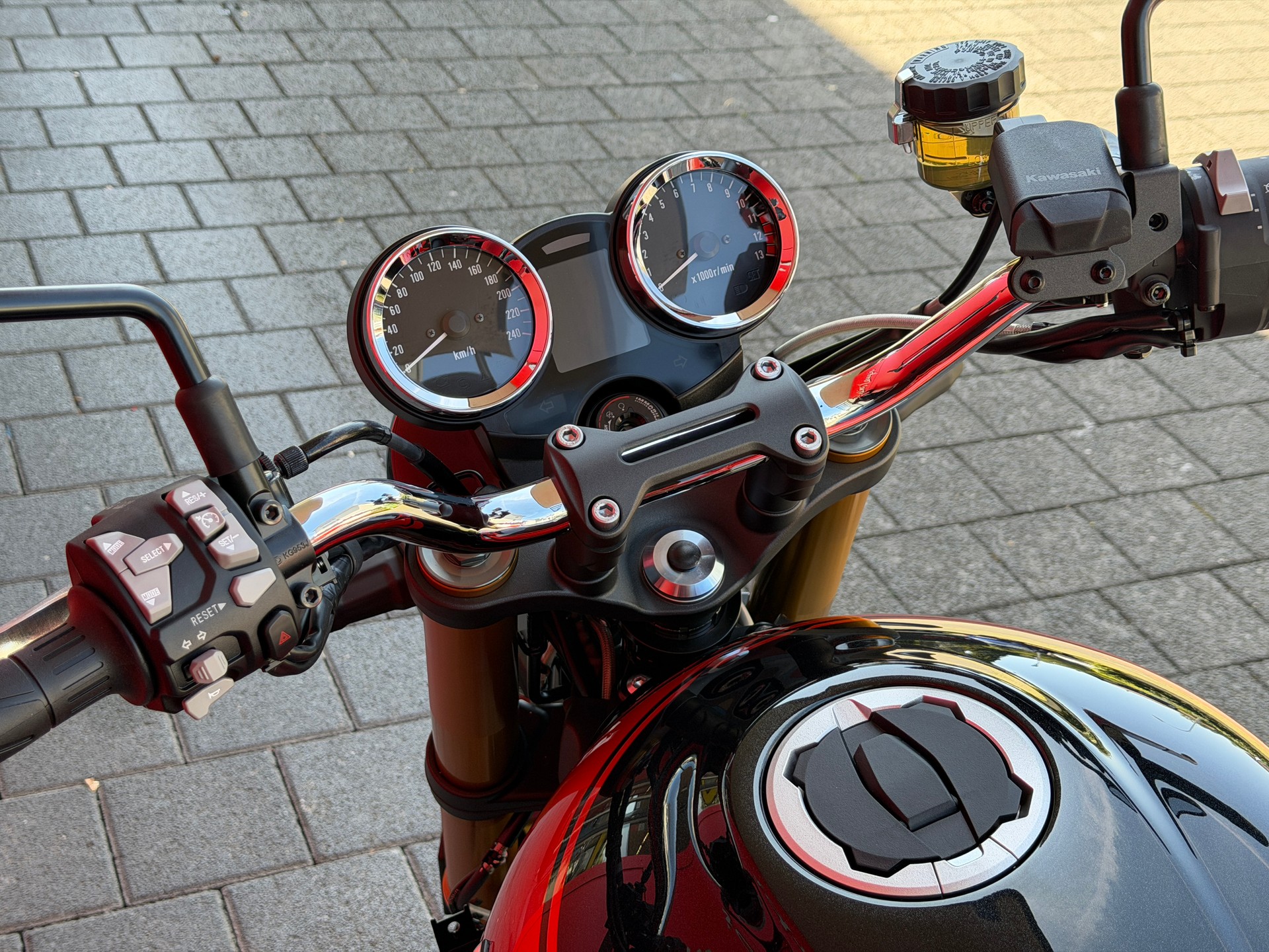KAWASAKI Z 900 RS SE-image-15