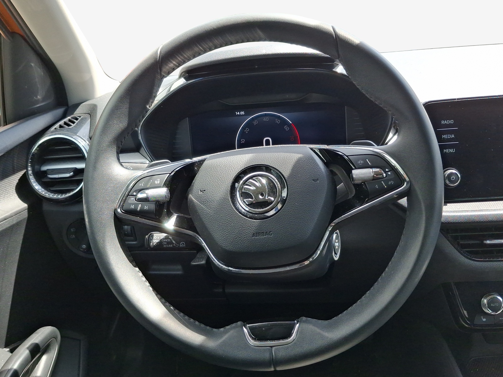 SKODA Fabia Combi 1.0 TSI Ambition DSG-image-9