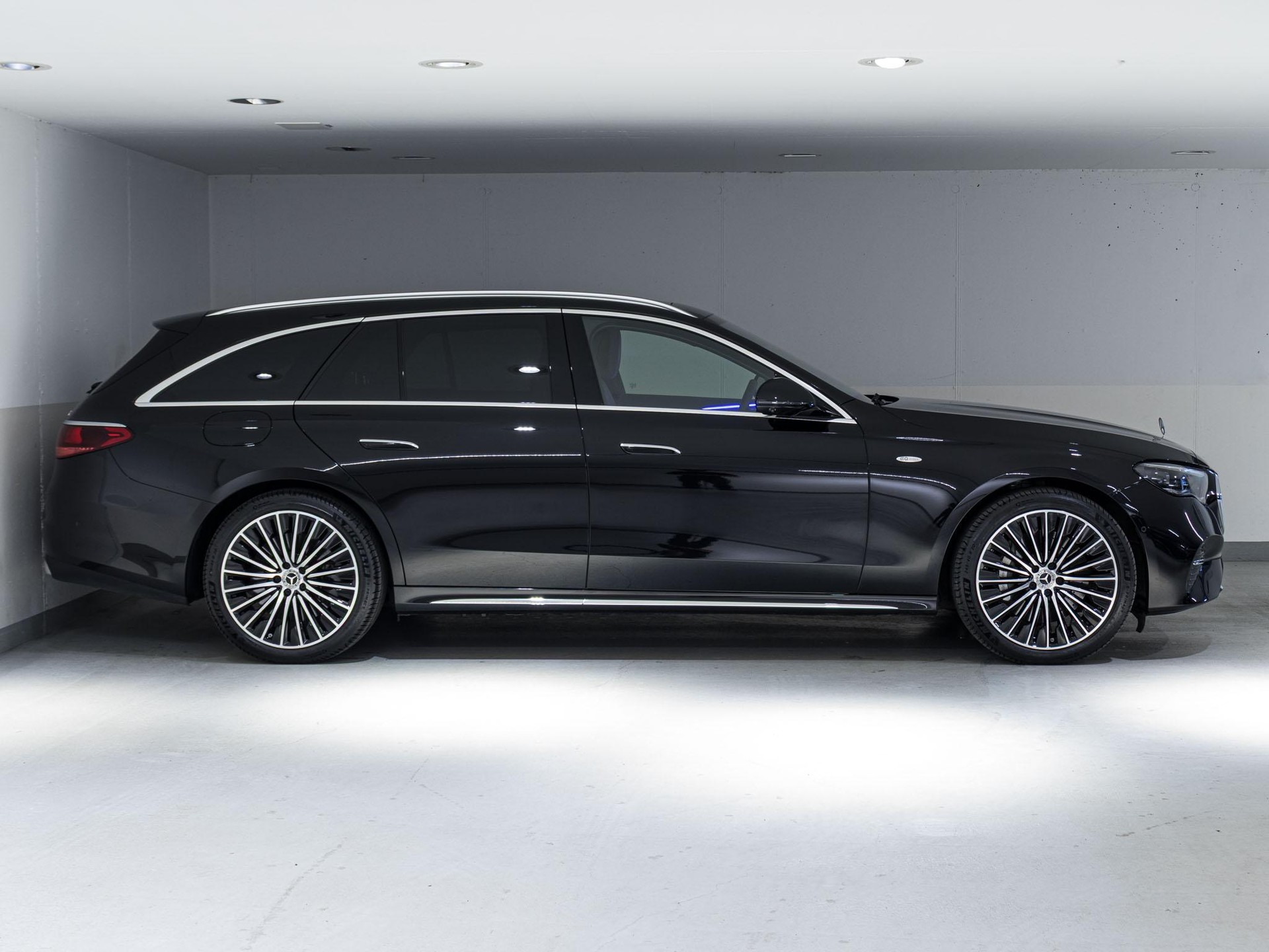 MERCEDES-BENZ E 300 de 4MATIC T-Modell-image-1