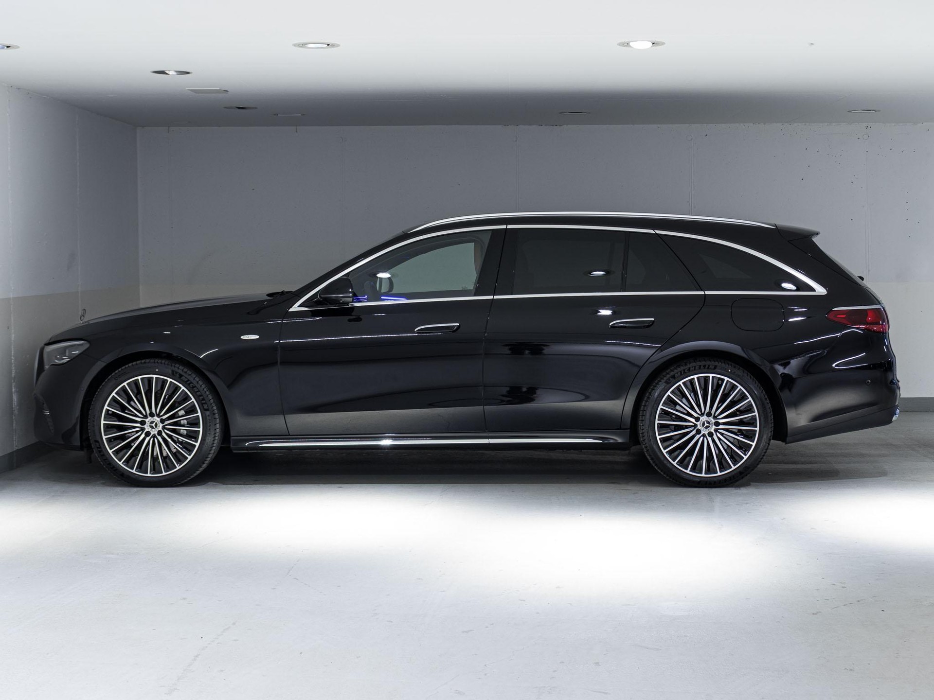 MERCEDES-BENZ E 300 de 4MATIC T-Modell-image-4