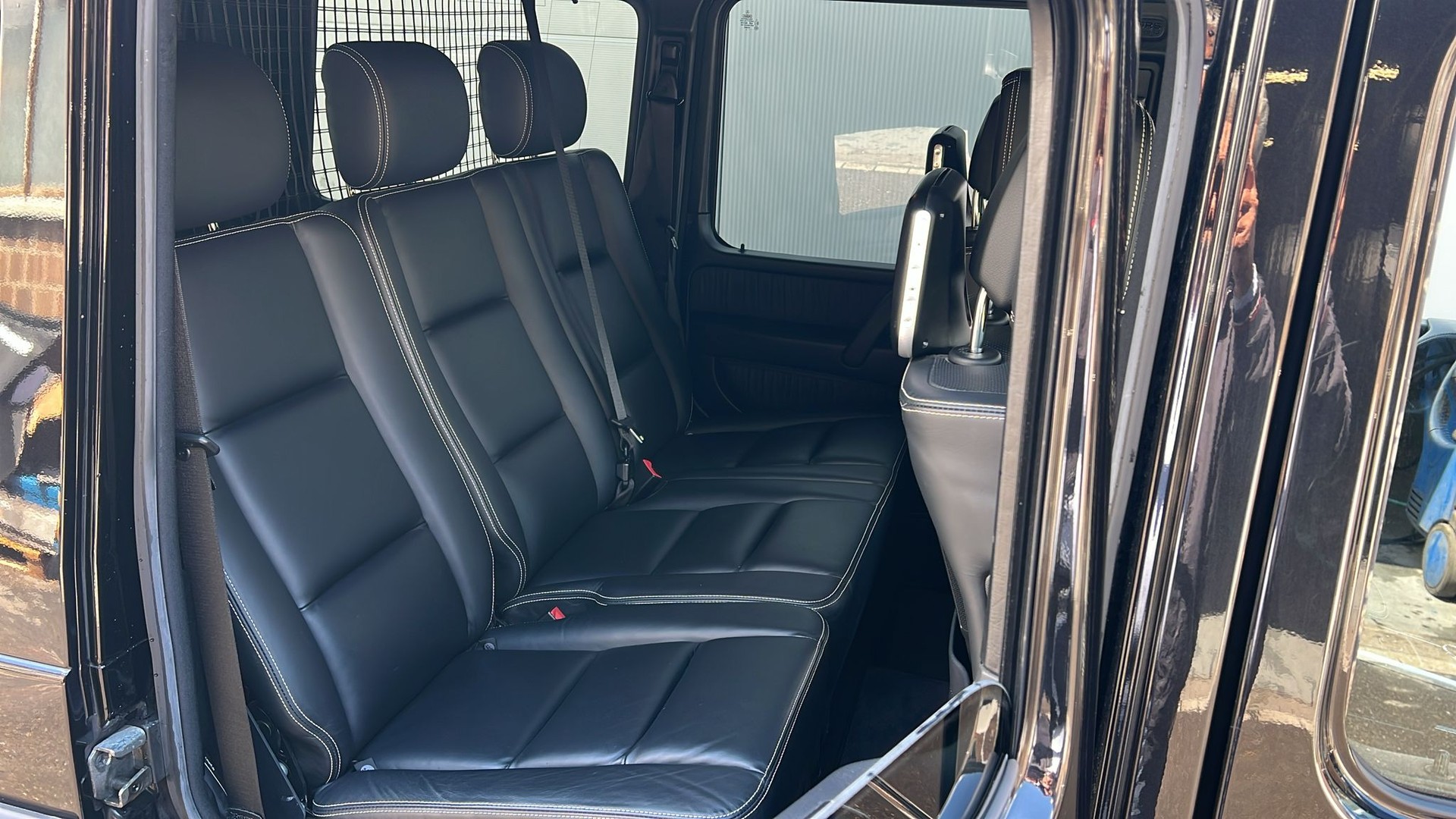 MERCEDES-BENZ G 63 AMG Automatic-image-19