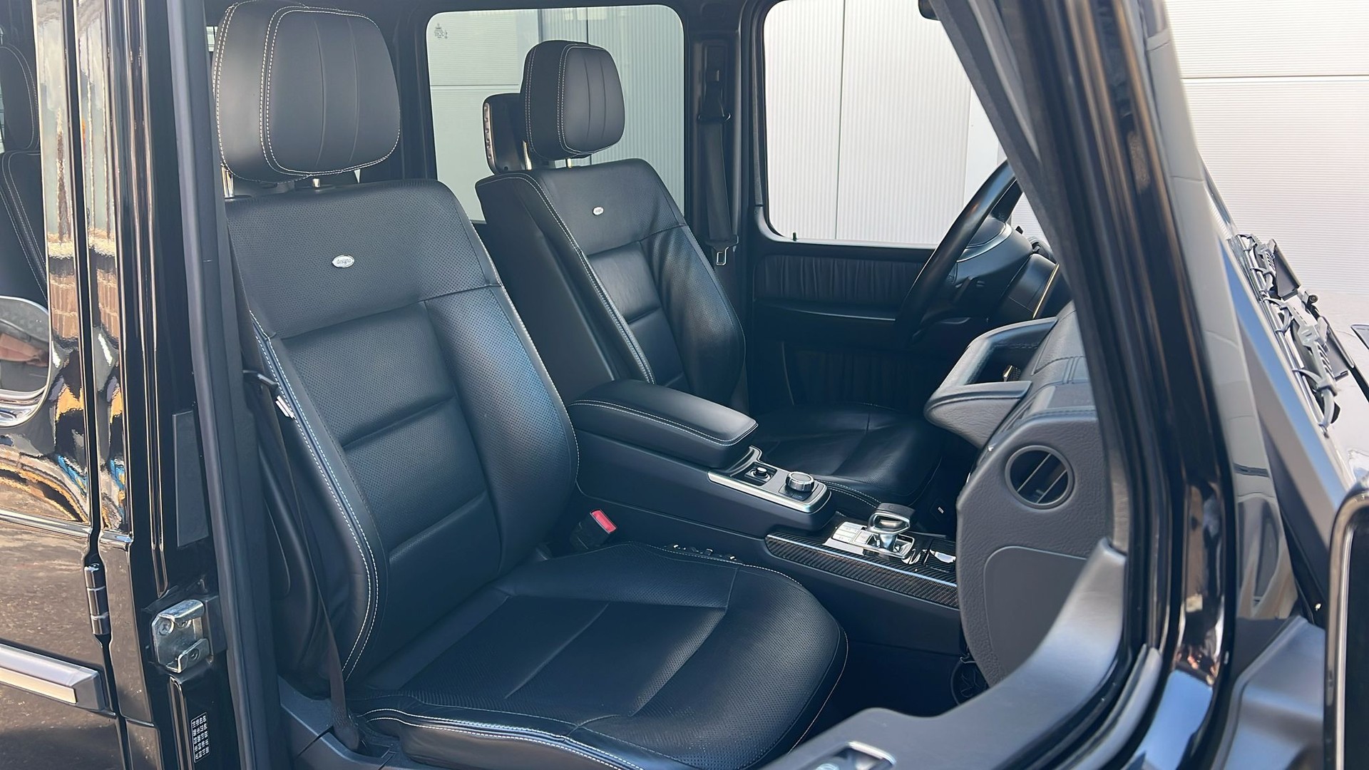 MERCEDES-BENZ G 63 AMG Automatic-image-16