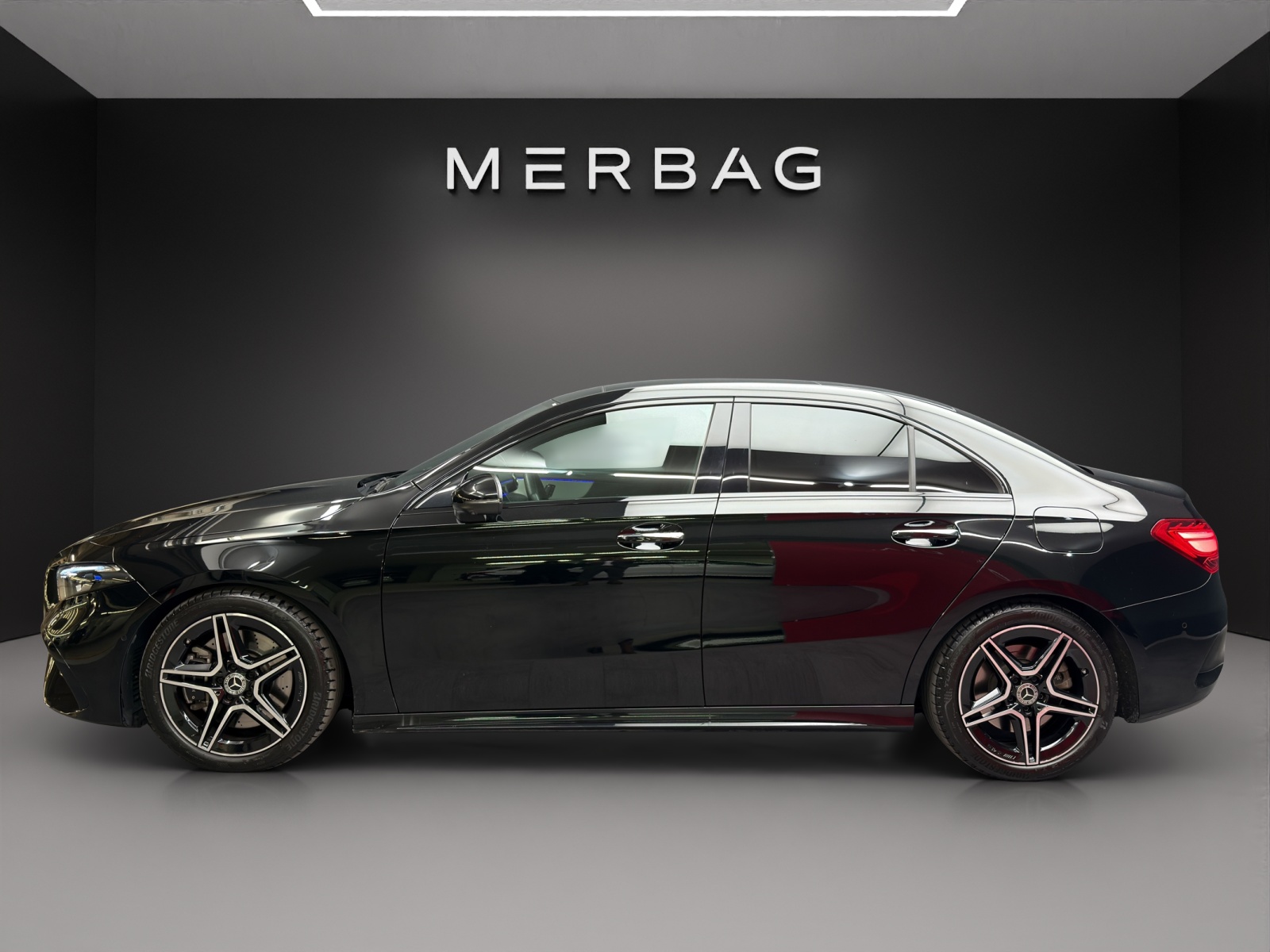 MERCEDES-BENZ A 250 AMG Line 4Matic-image-2