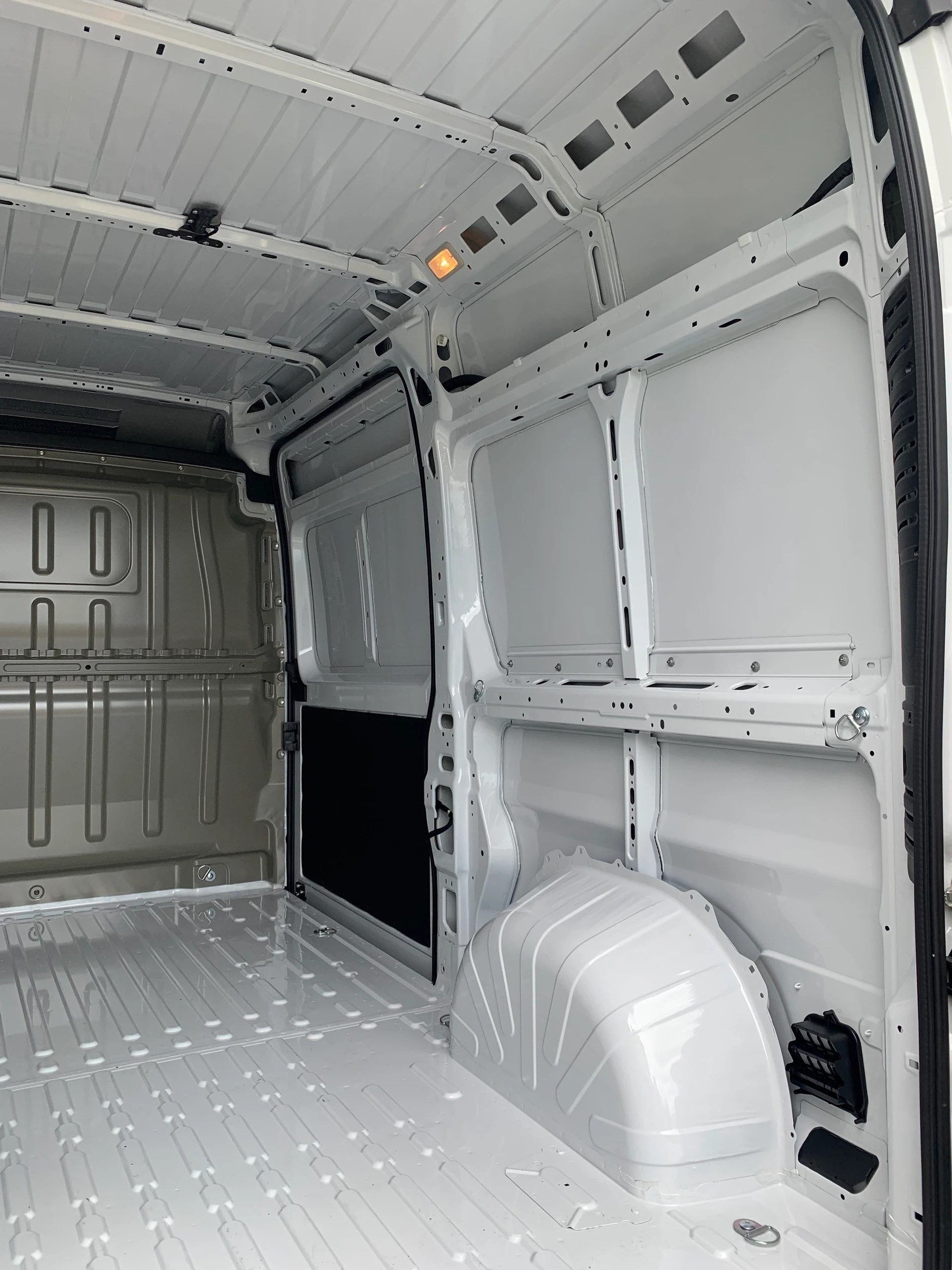 PEUGEOT BOXER 2.2HDi 335 L2H2 EAT8-image-11